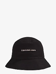 Calvin Klein - INSTITUTIONAL BUCKET HAT - zemākās cenas - black/pale conch - 0