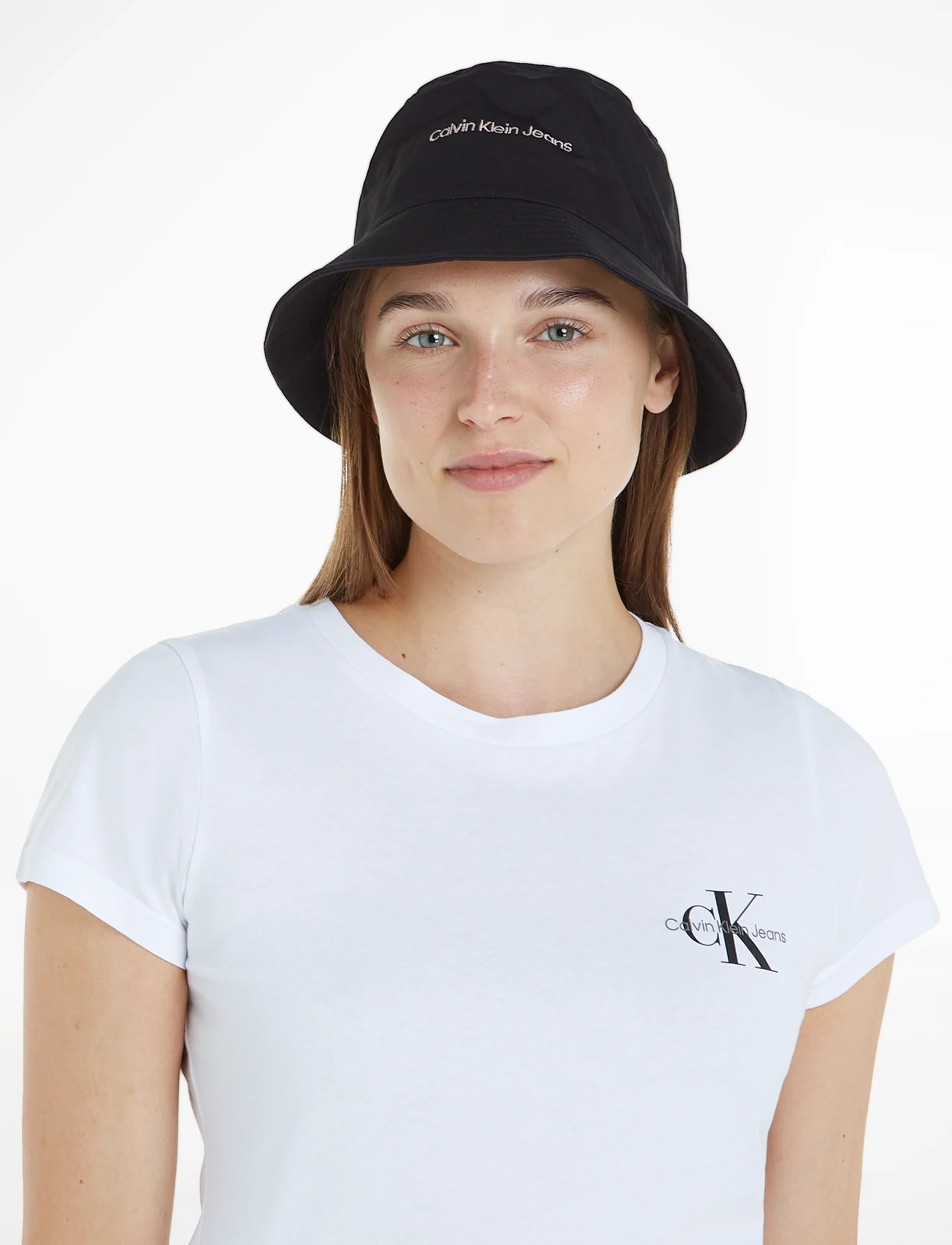 Calvin Klein - INSTITUTIONAL BUCKET HAT - zemākās cenas - black/pale conch - 1