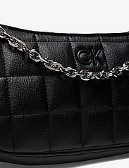 Calvin Klein - SQUARE QUILT CHAIN ELONGATED BAG - prezenty urodzinowe - ck black - 3