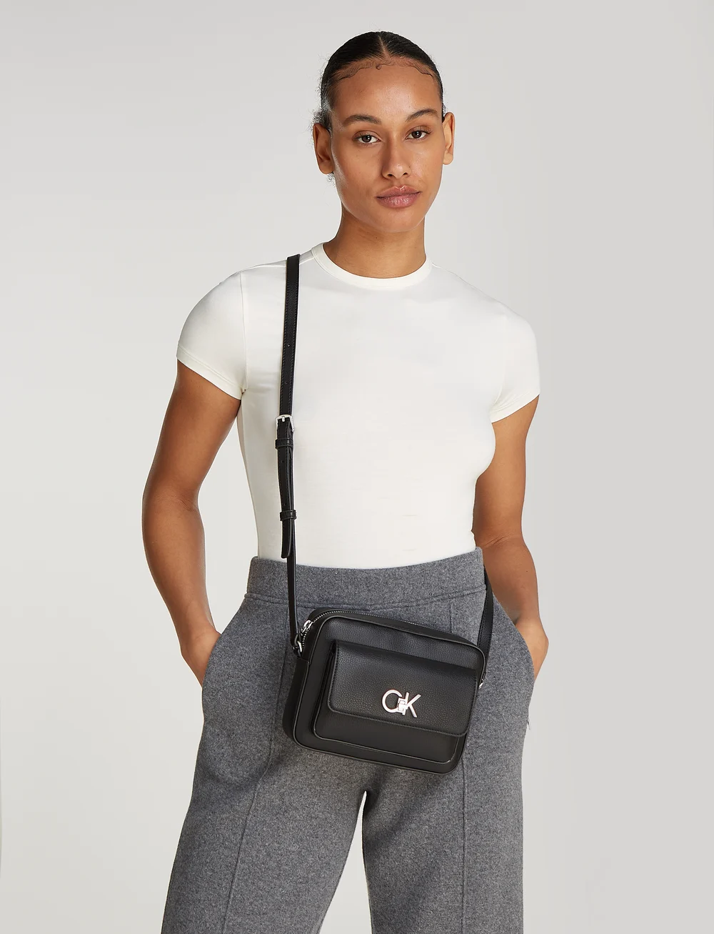 Calvin klein crossbody camera bag hotsell