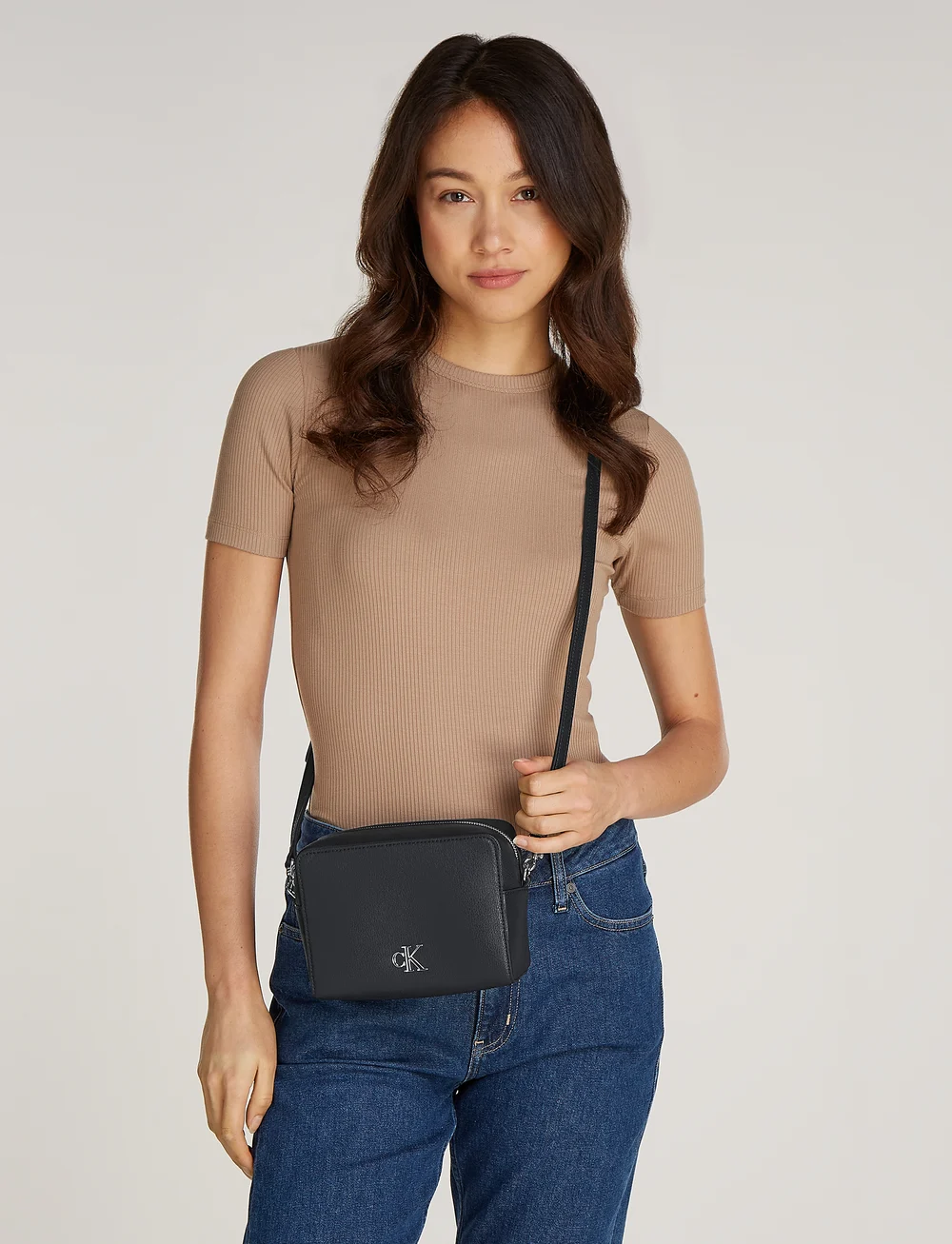 Calvin Klein Minimal Monogram Camera Bag Umhangetaschen Boozt