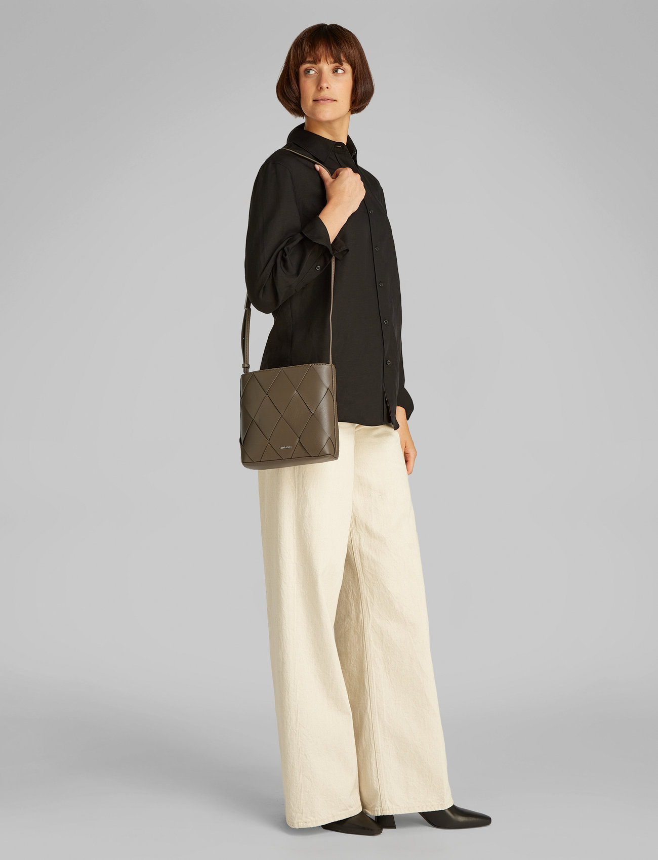 Calvin Klein - CK WOVEN SQUARE CROSSBODY - crossbody bags - teak - 4