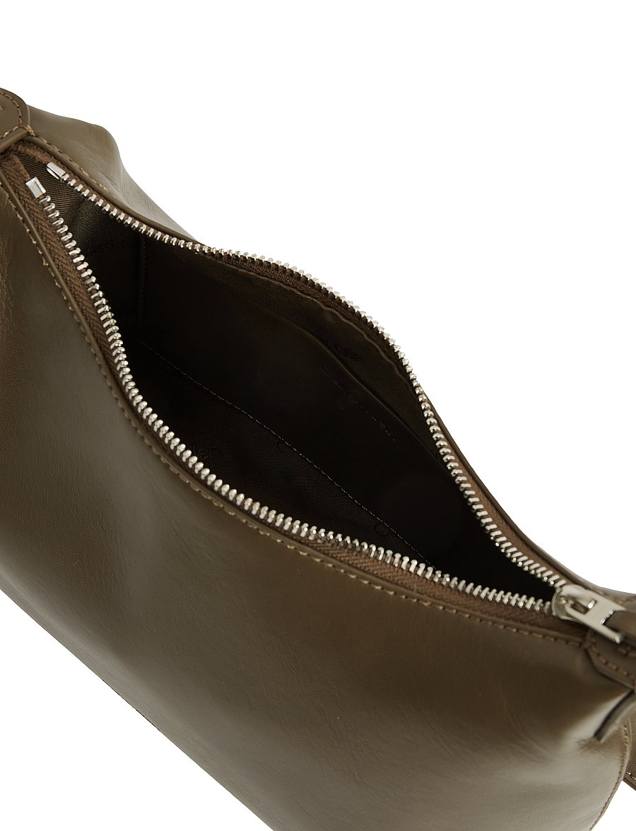 Calvin Klein - HARDWARE STRAP MEDIUM CROSSBODY - umhängetaschen - teak - 1