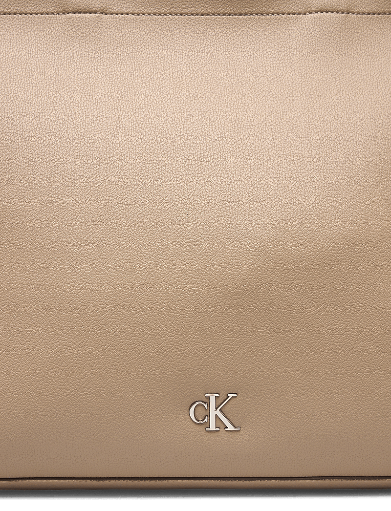 Calvin Klein - MINIMAL MONOGRAM SLIM TOTE34 T - shoppers - crockery - 3