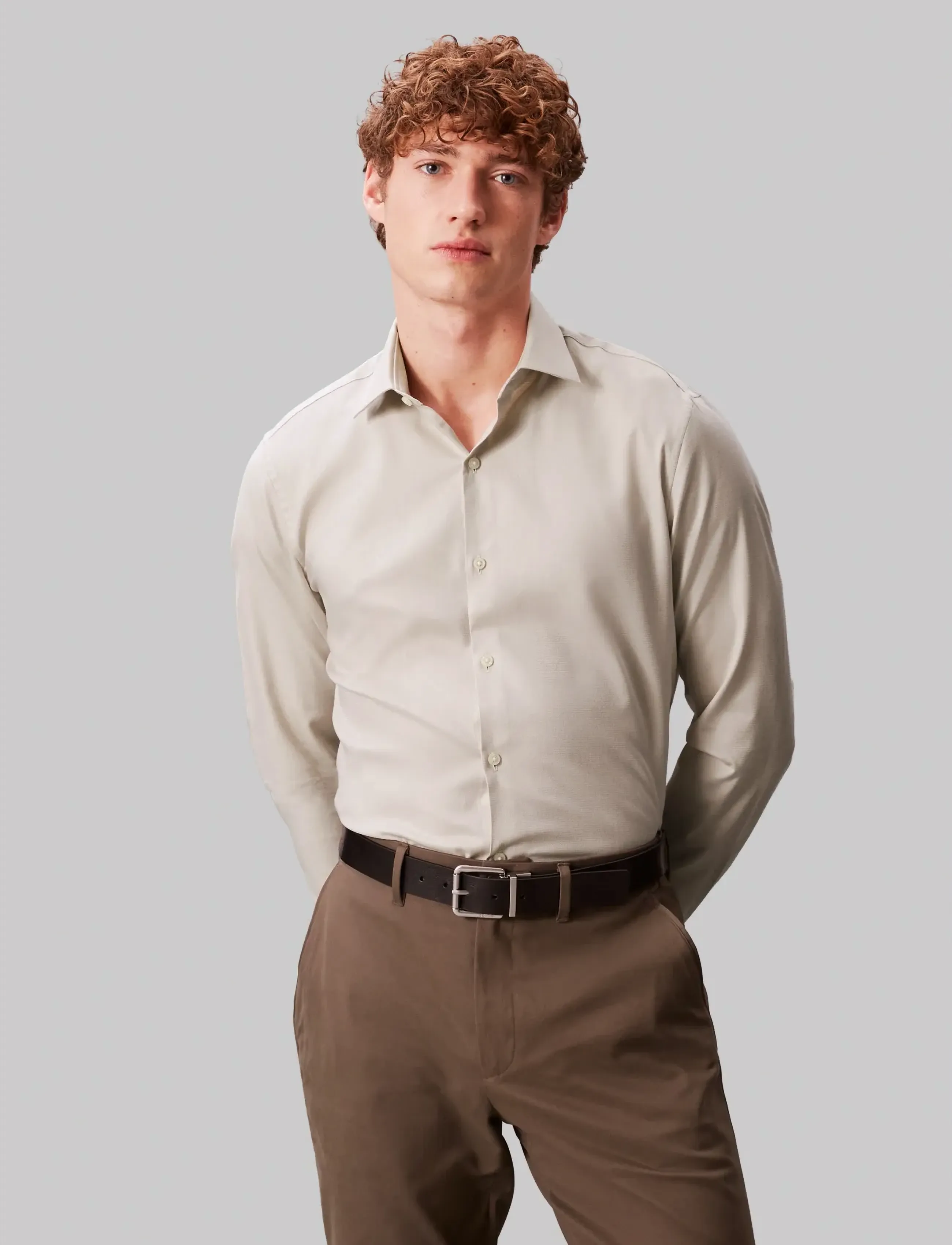 Calvin Klein SLIM ESNTL POPLIN STR SLD - Nyheter - TAUPE / beige