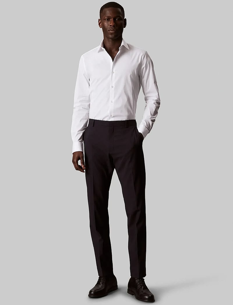 Calvin Klein - SLIM ESNTL POPLIN STR SLD - pidulikud särgid - white - 2