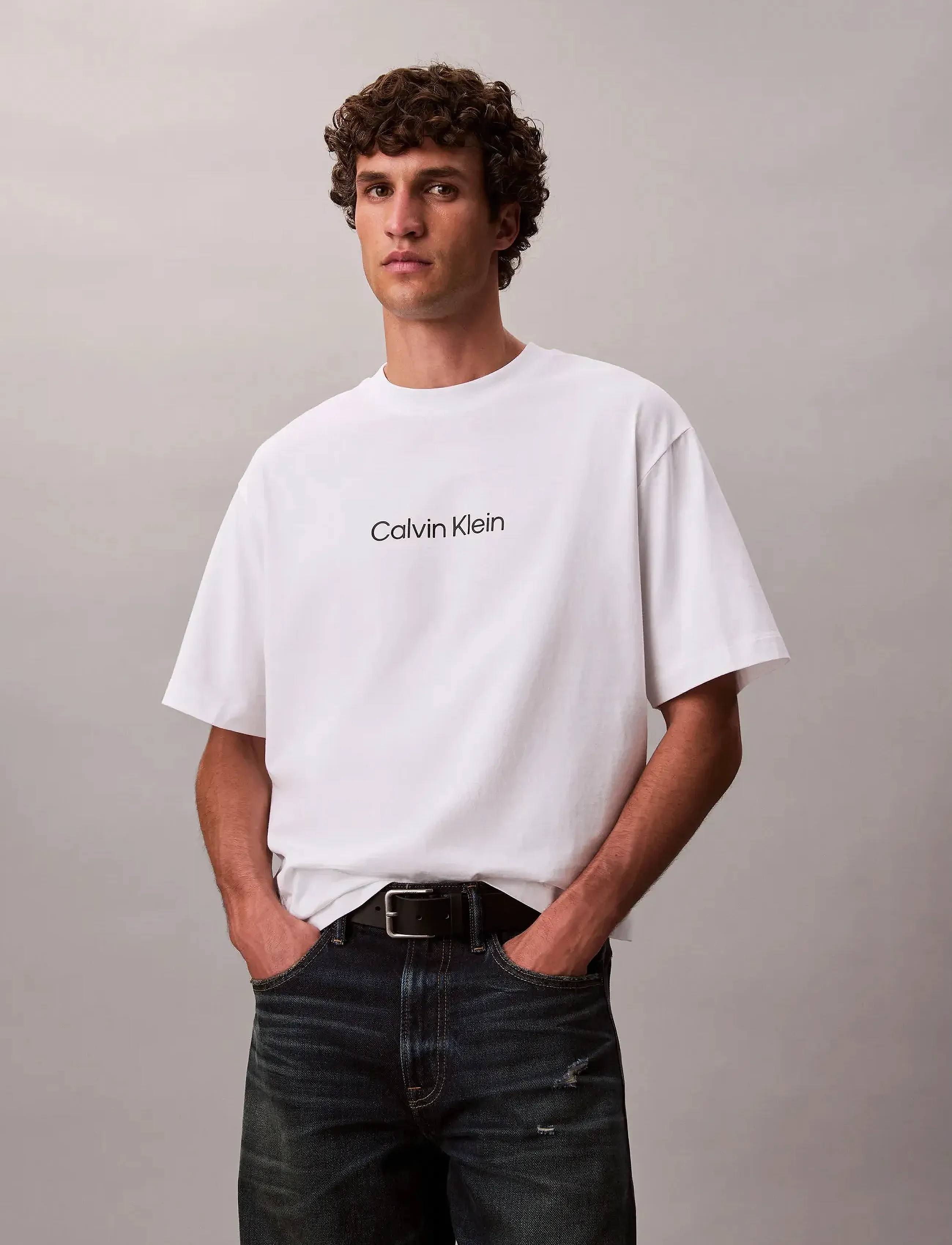 Calvin Klein - SS RLXD 16s STD LOGO CREWNK TEE - kurzärmelige t-shirts - bright white - 2
