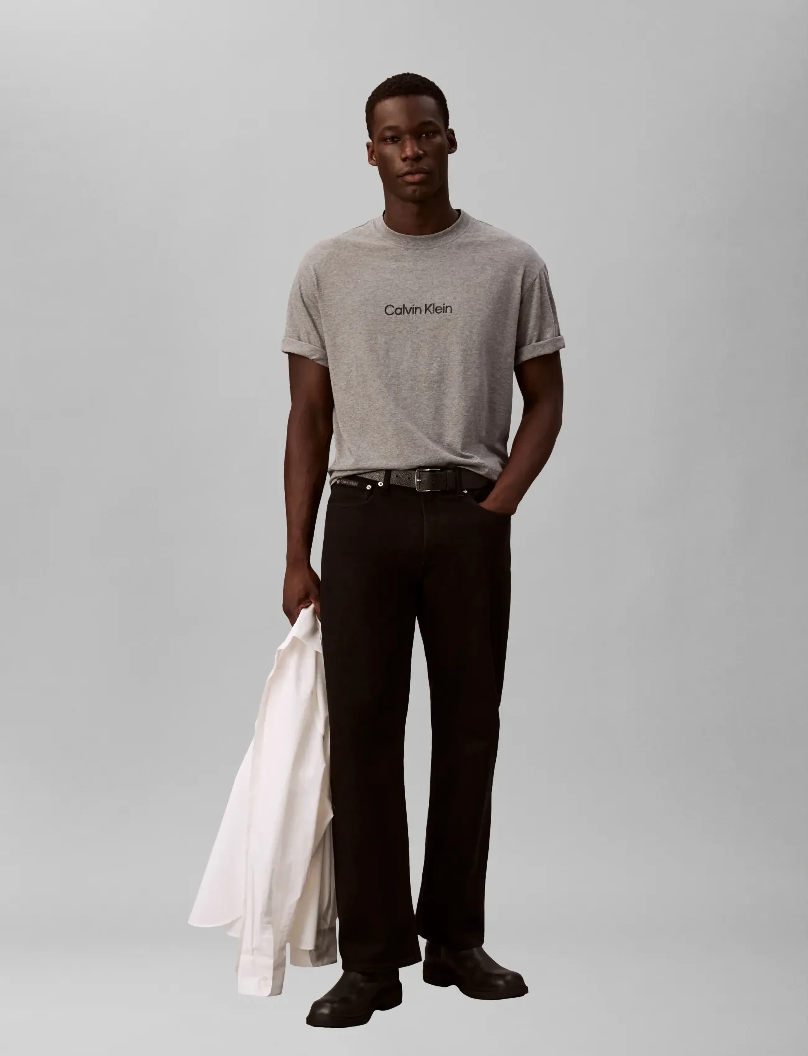 Calvin Klein SS RLXD STANDARD LOGO CREWNK TEE - Nyheter - MEDIUM GREY HEATHER / grey