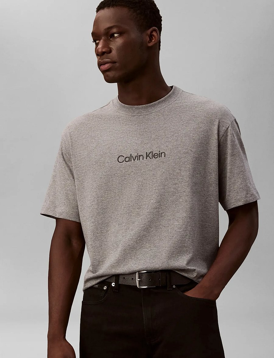 Calvin Klein - SS RLXD STANDARD LOGO CREWNK TEE - kortärmade t-shirts - medium grey heather - 4