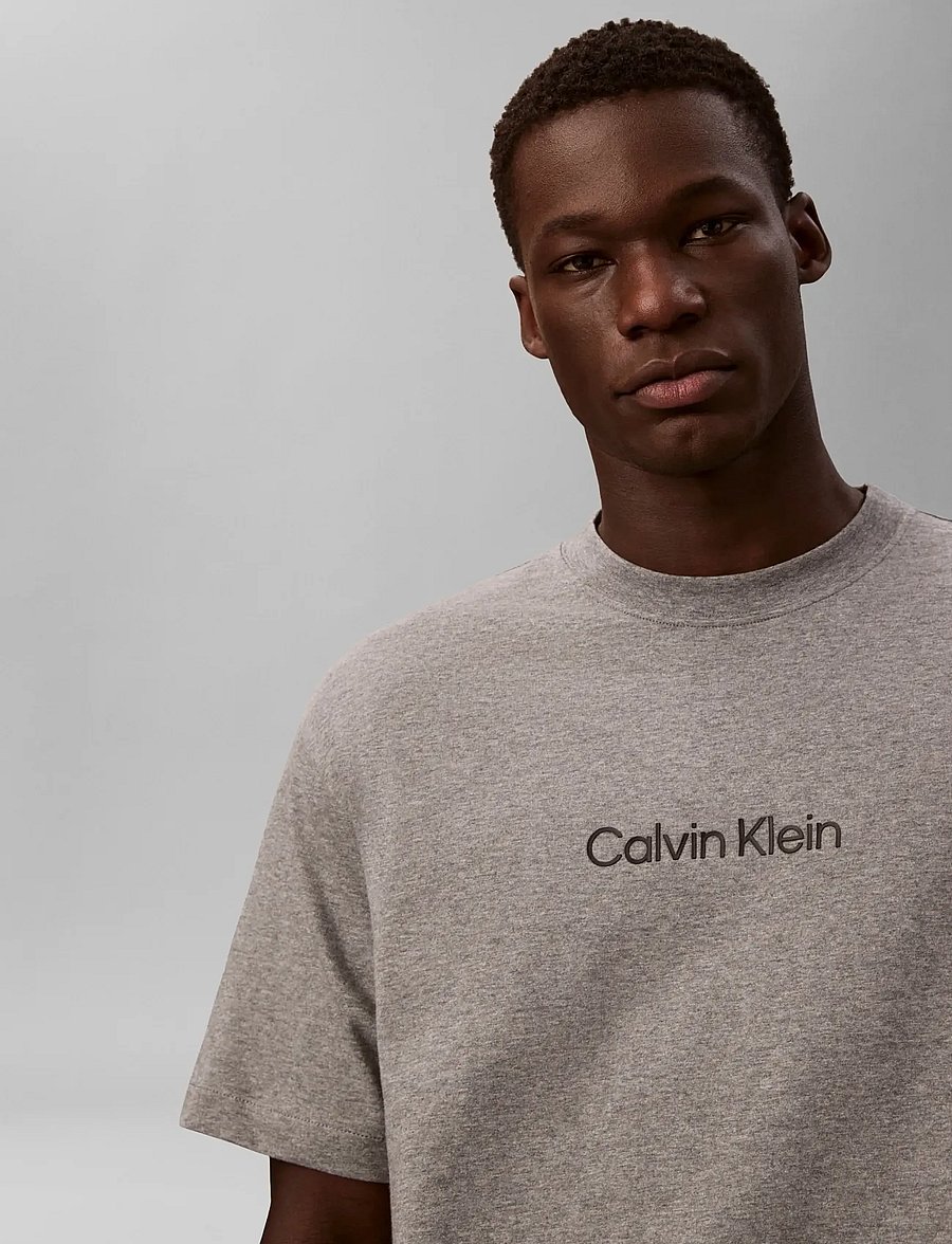 Calvin Klein - SS RLXD STANDARD LOGO CREWNK TEE - kortärmade t-shirts - medium grey heather - 5