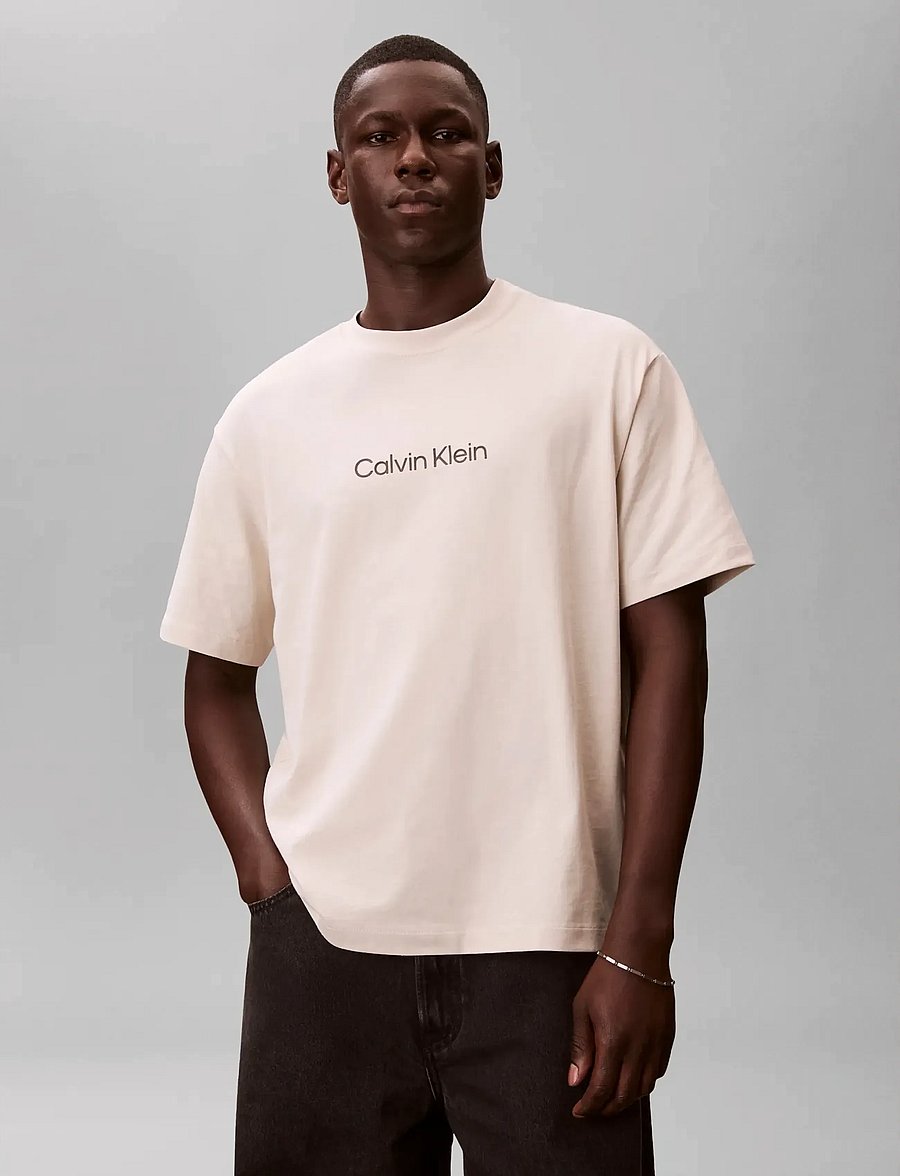 Calvin Klein - SS RLXD STANDARD LOGO CREWNK TEE - kurzärmelige t-shirts - oatmeal - 0