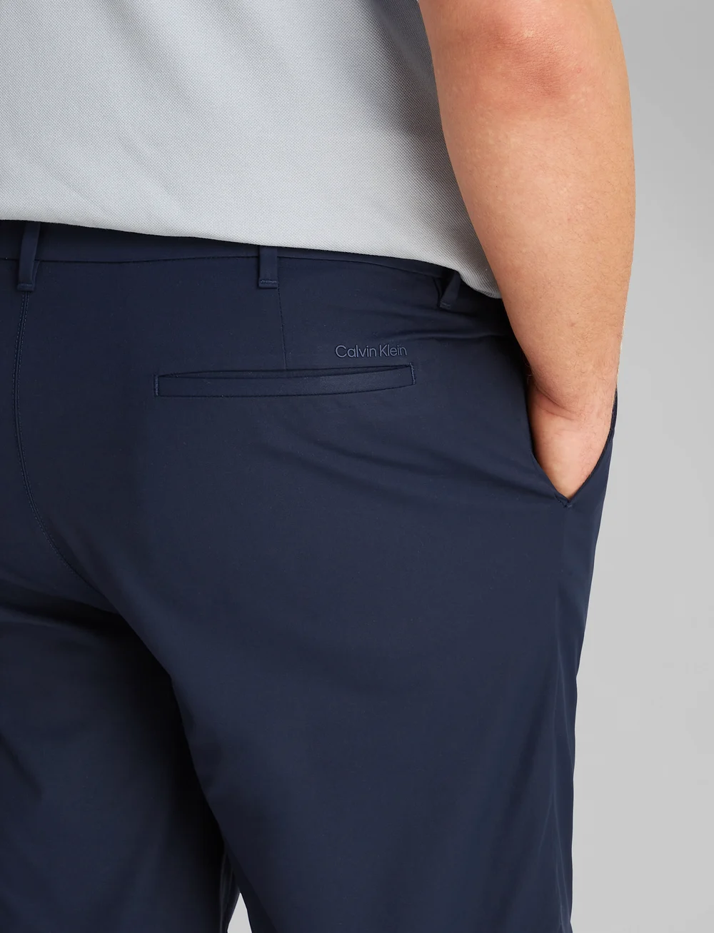 Calvin Klein - TECH SHORT 9" - lühikesed vabaajapüksid - dark sapphire - 4