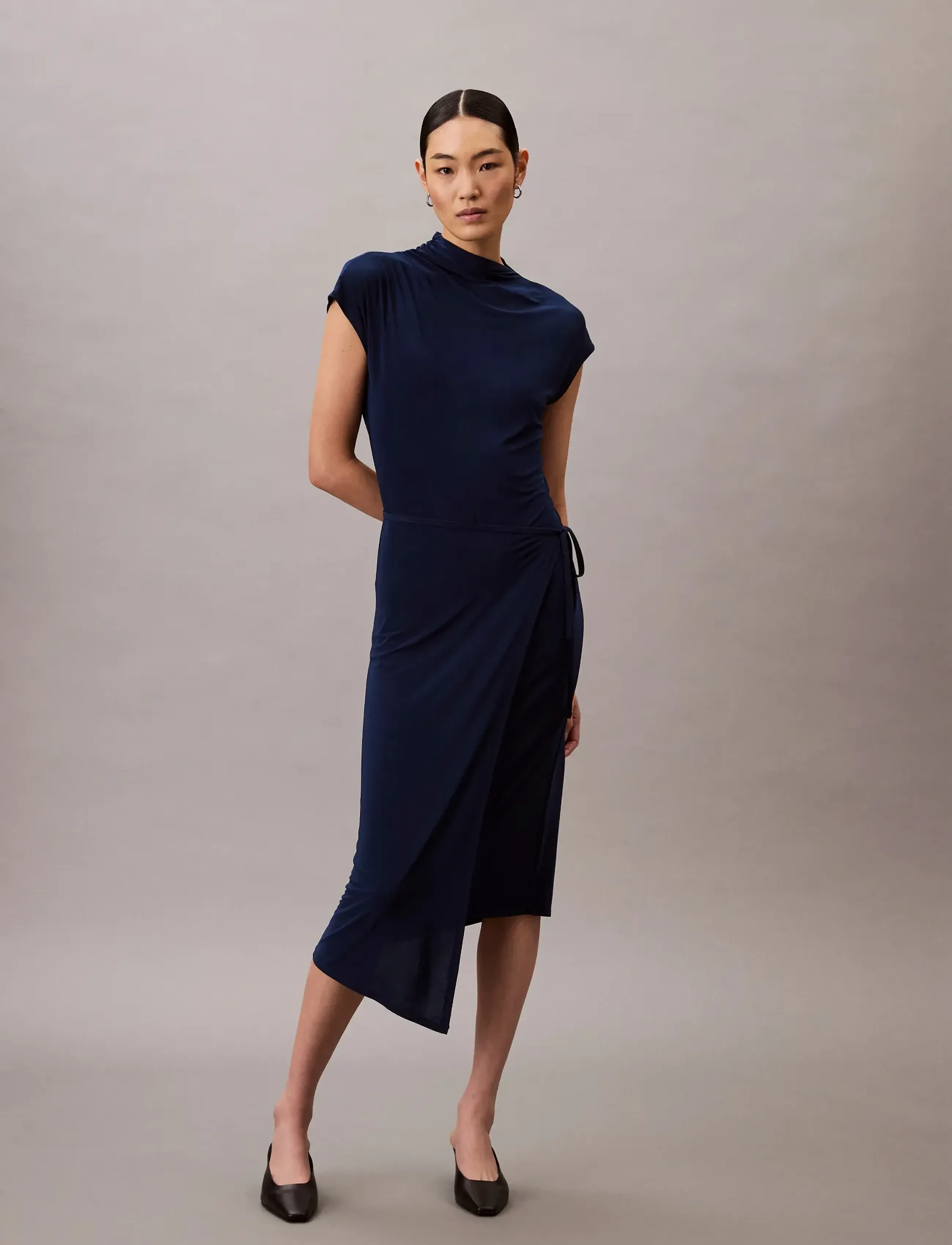 Calvin Klein SS CLOSE TO BODY WRAP MIDI DRESS - Tøj - PAGEANT BLUE / navy