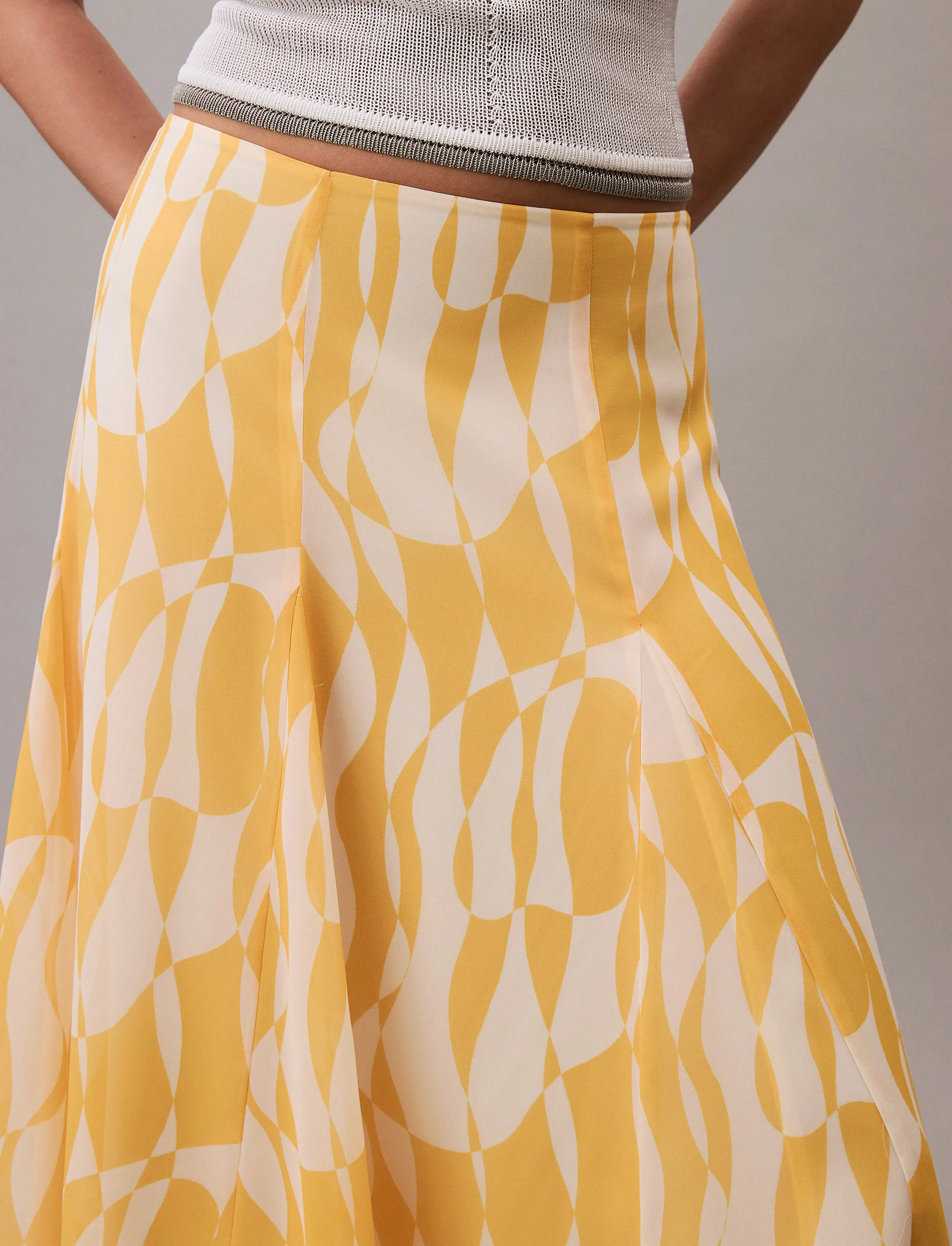 Calvin Klein - PRINTED CHIFFON GODET MIDI SKIRT - midi kjolar - 19103 csw25s_p084+2_lemon amber - 4