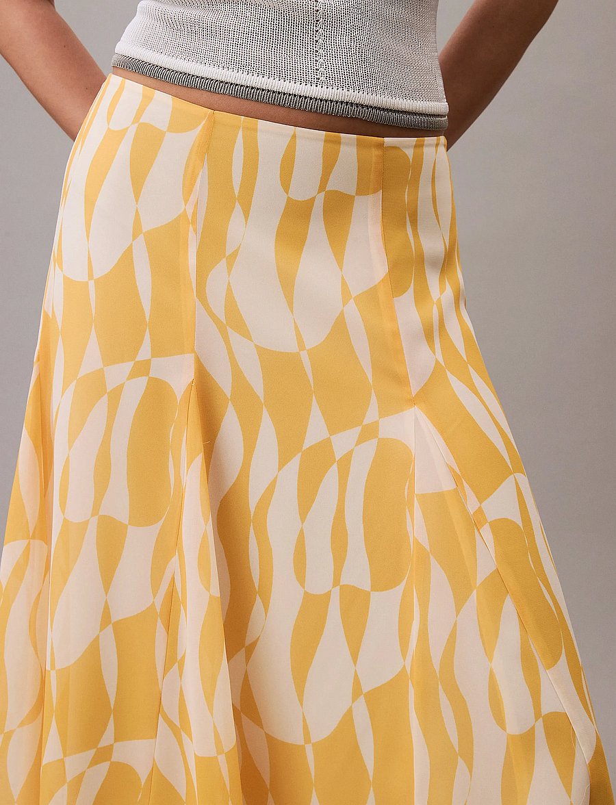 Calvin Klein - PRINTED CHIFFON GODET MIDI SKIRT - midi-röcke - 19103 csw25s_p084+2_lemon amber - 4