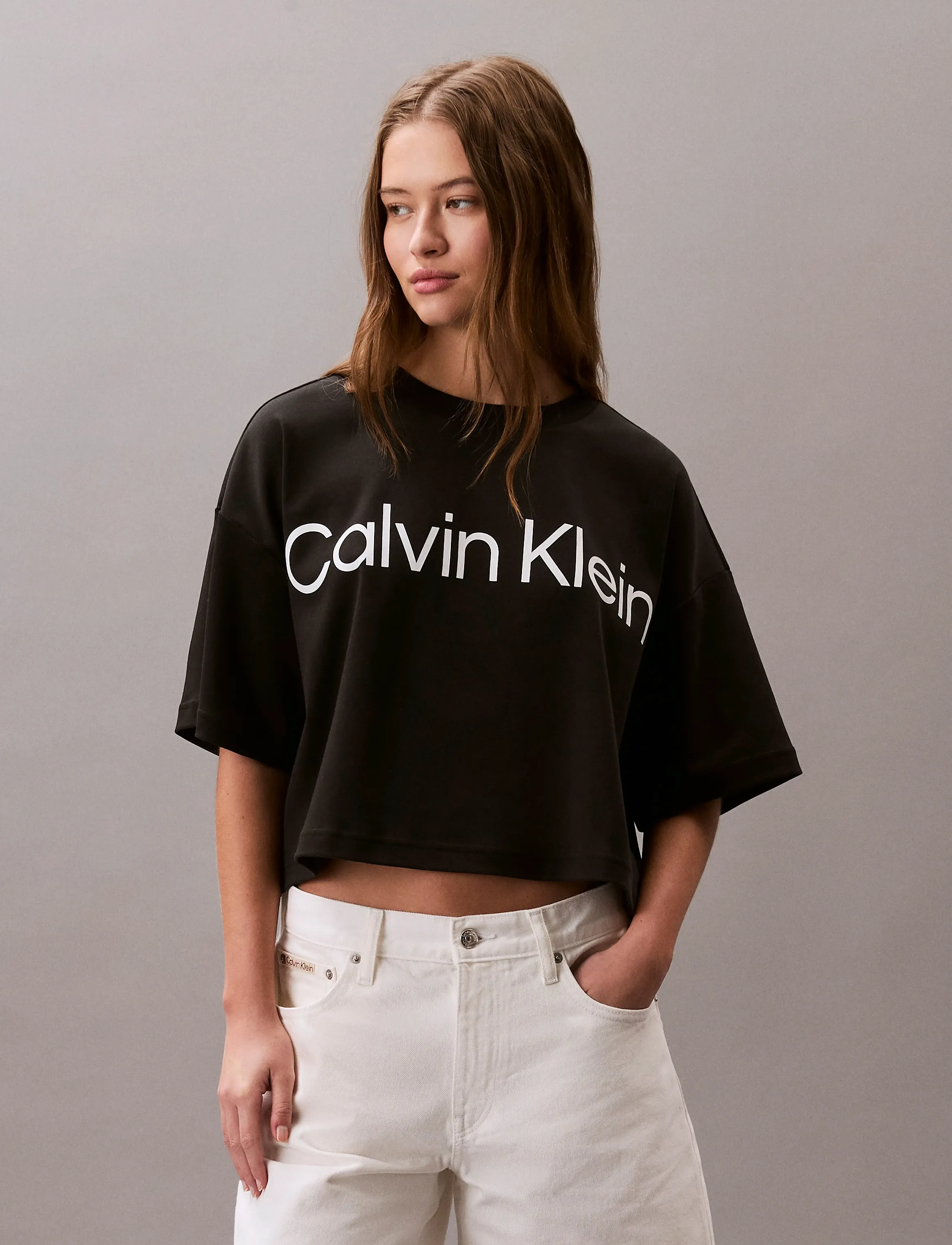 Calvin Klein - A-SS Boxy Logo Graphic Tee - black - 3