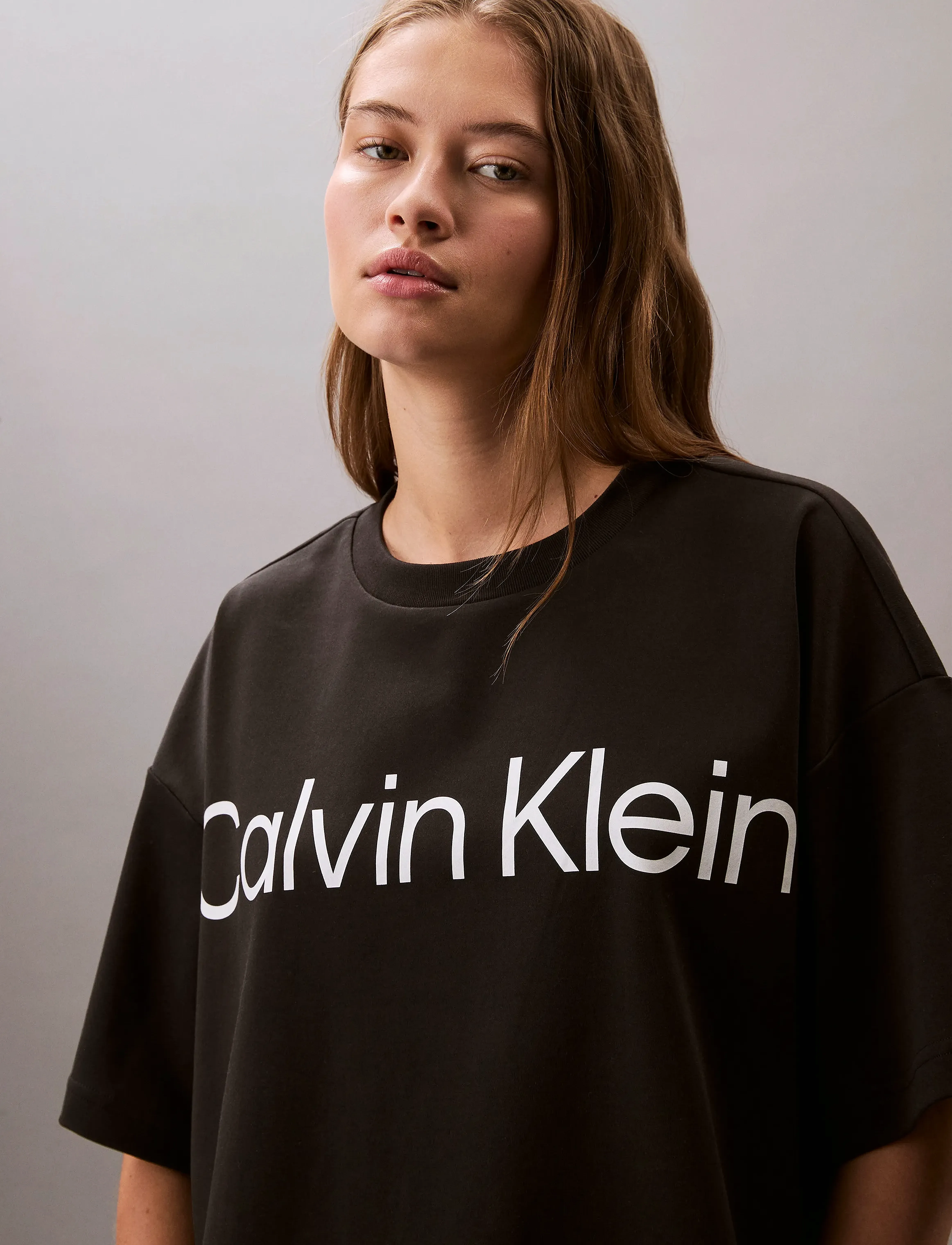 Calvin Klein - A-SS Boxy Logo Graphic Tee - black - 4
