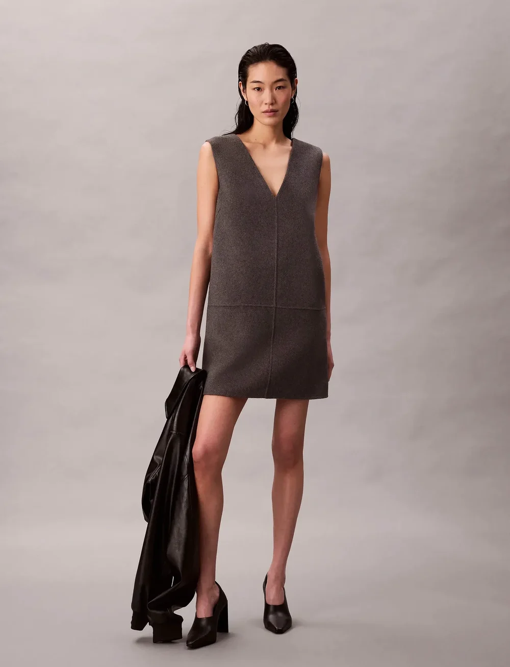 Calvin Klein - Doubleface V Neck Mini Shift Dre - kurze kleider - gunmetal melange b85 - 0