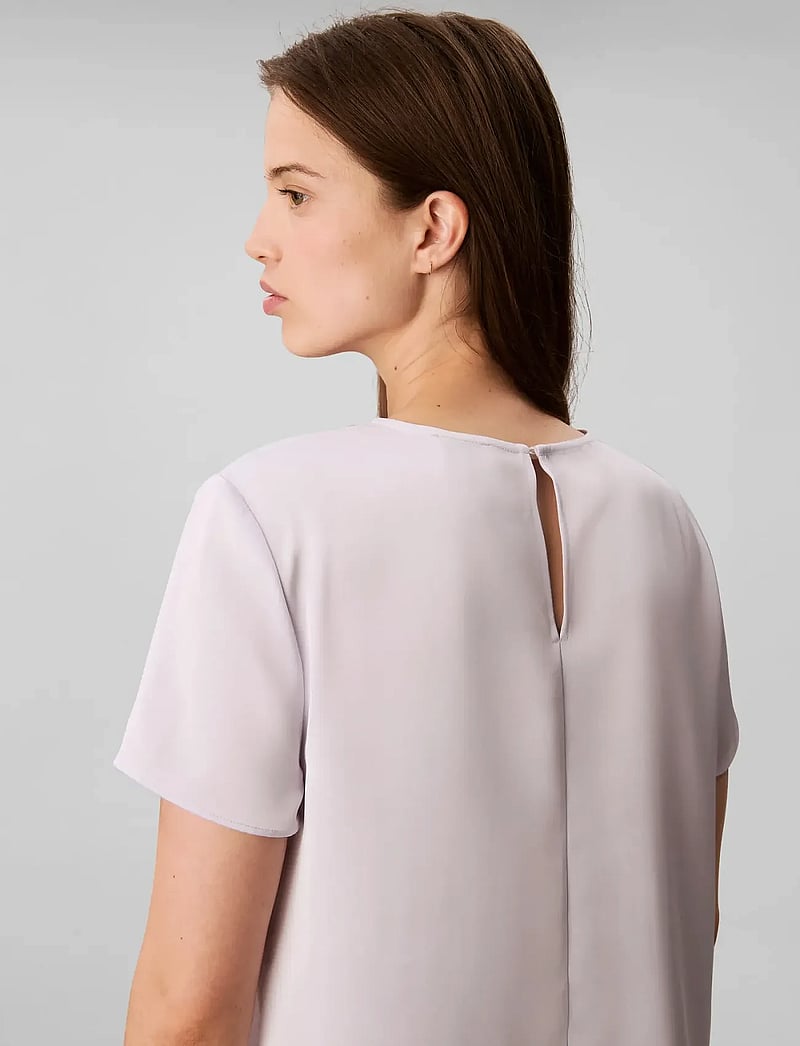Calvin Klein - Matte Shine Satin SS Shell Top - t-särgid - lacey lilac - 4