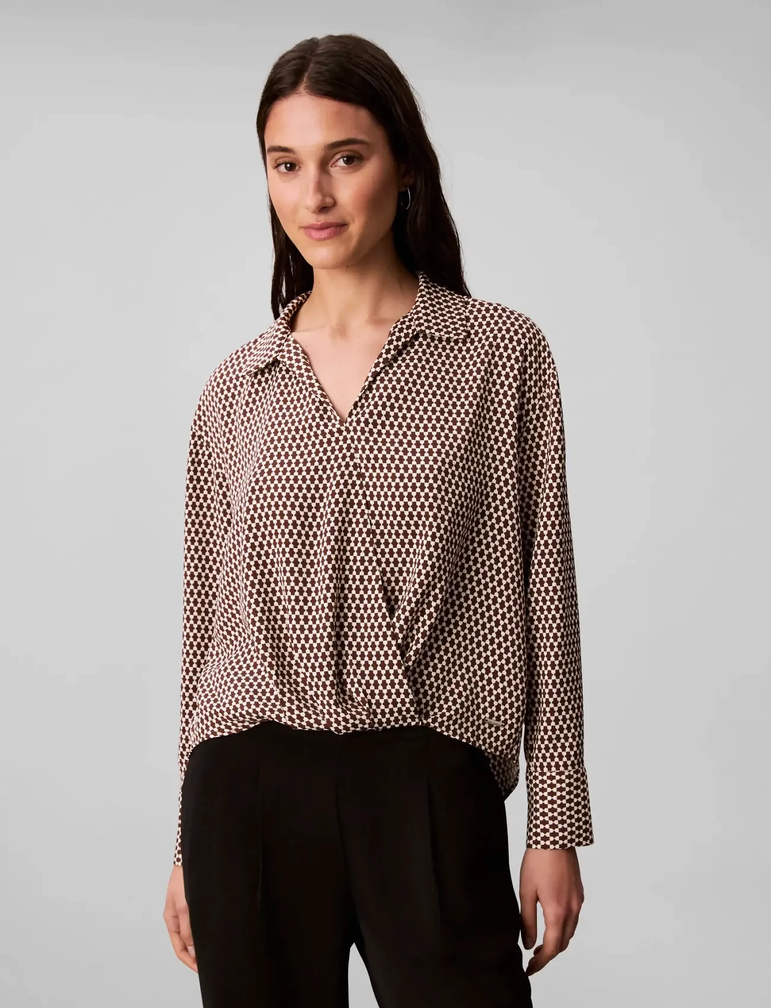 Calvin Klein Printed Crepe LS Faux Wrap Top - Skjorter - CSW25F_P047+1_ROCKY ROAD / brown