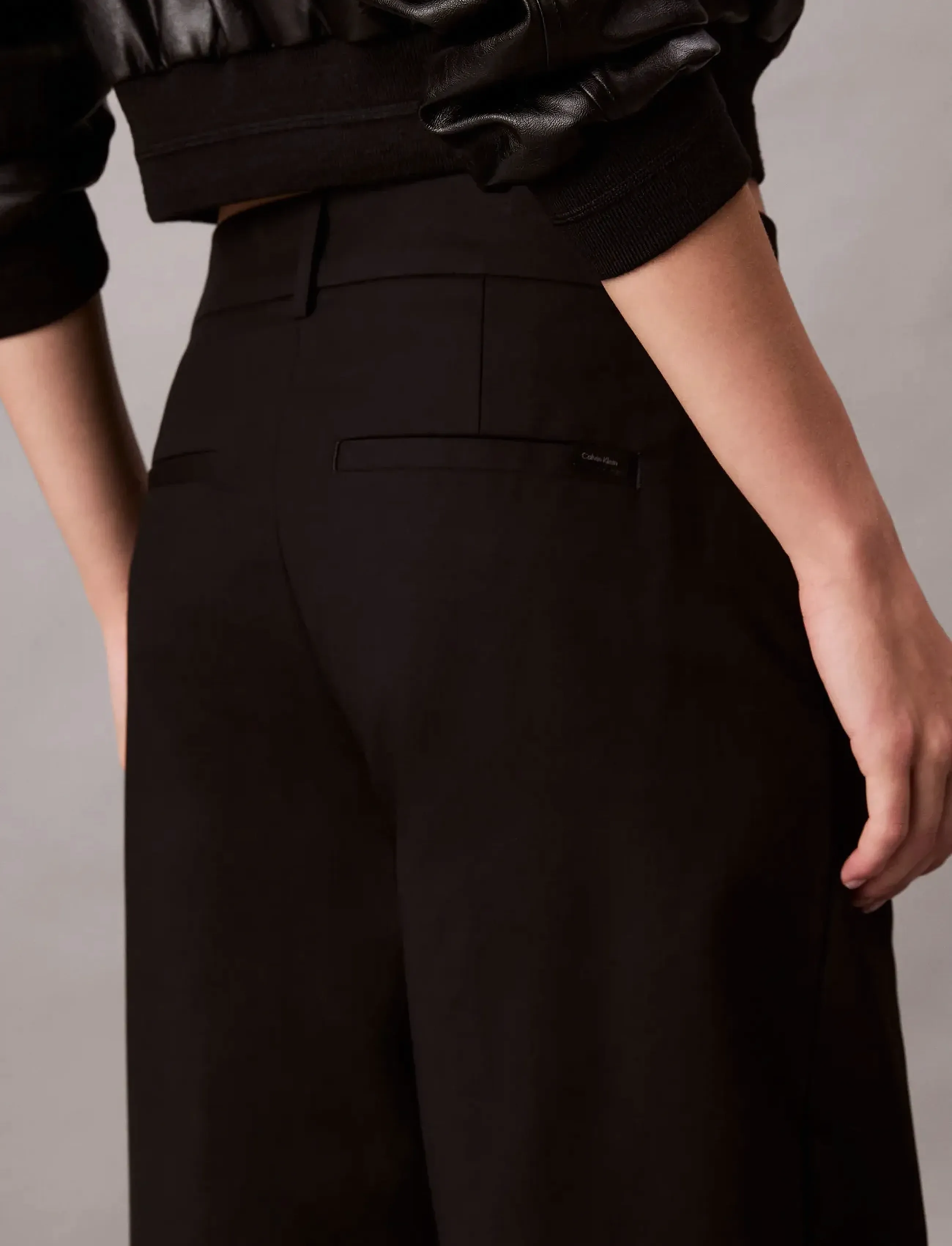 Calvin Klein - STRETCH CHINO W/ PLEAT -WIDE LEG - habitbukser - black - 4