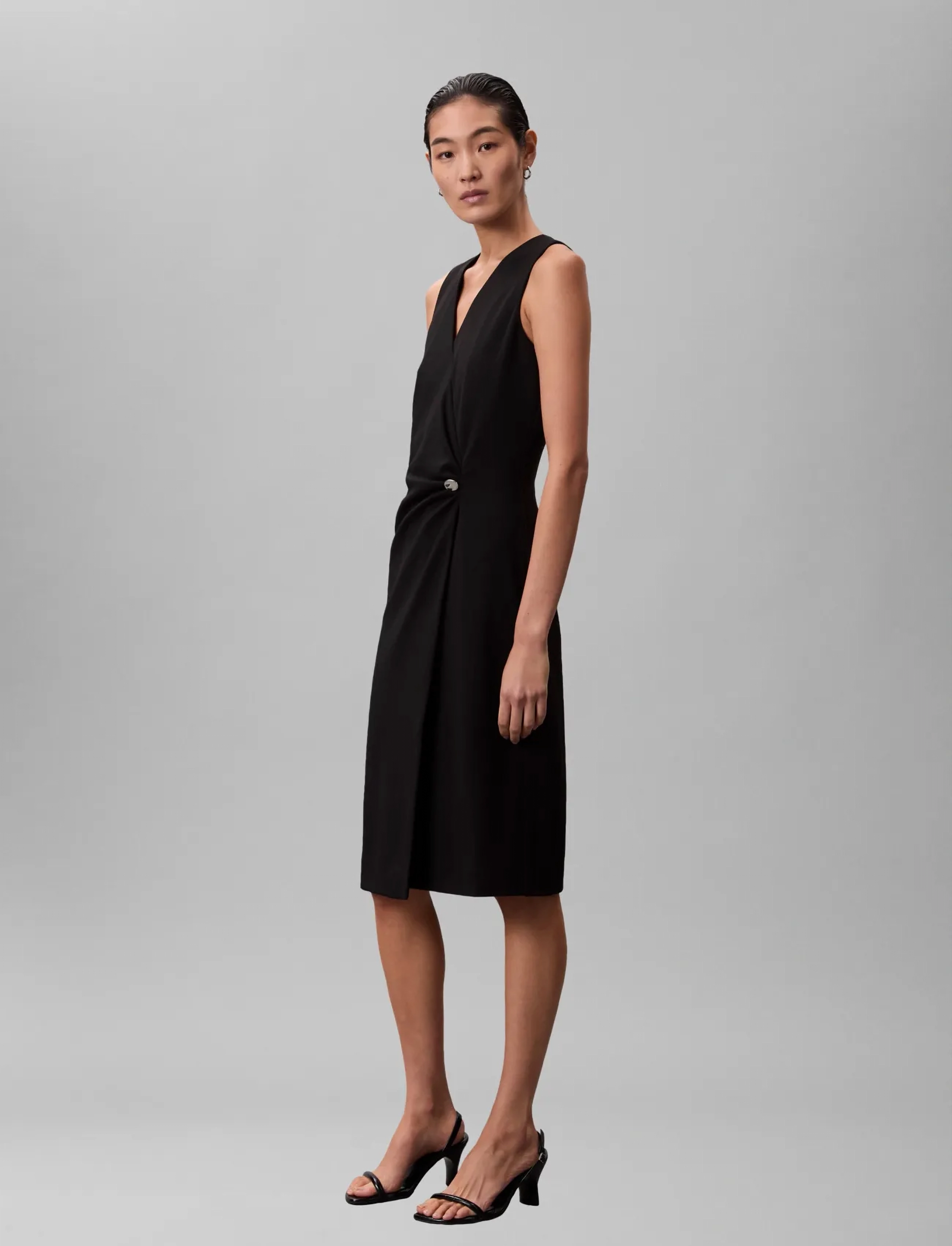 Calvin Klein - Stretch Crepe SL Hardware Dress - midi kjoler - black - 3
