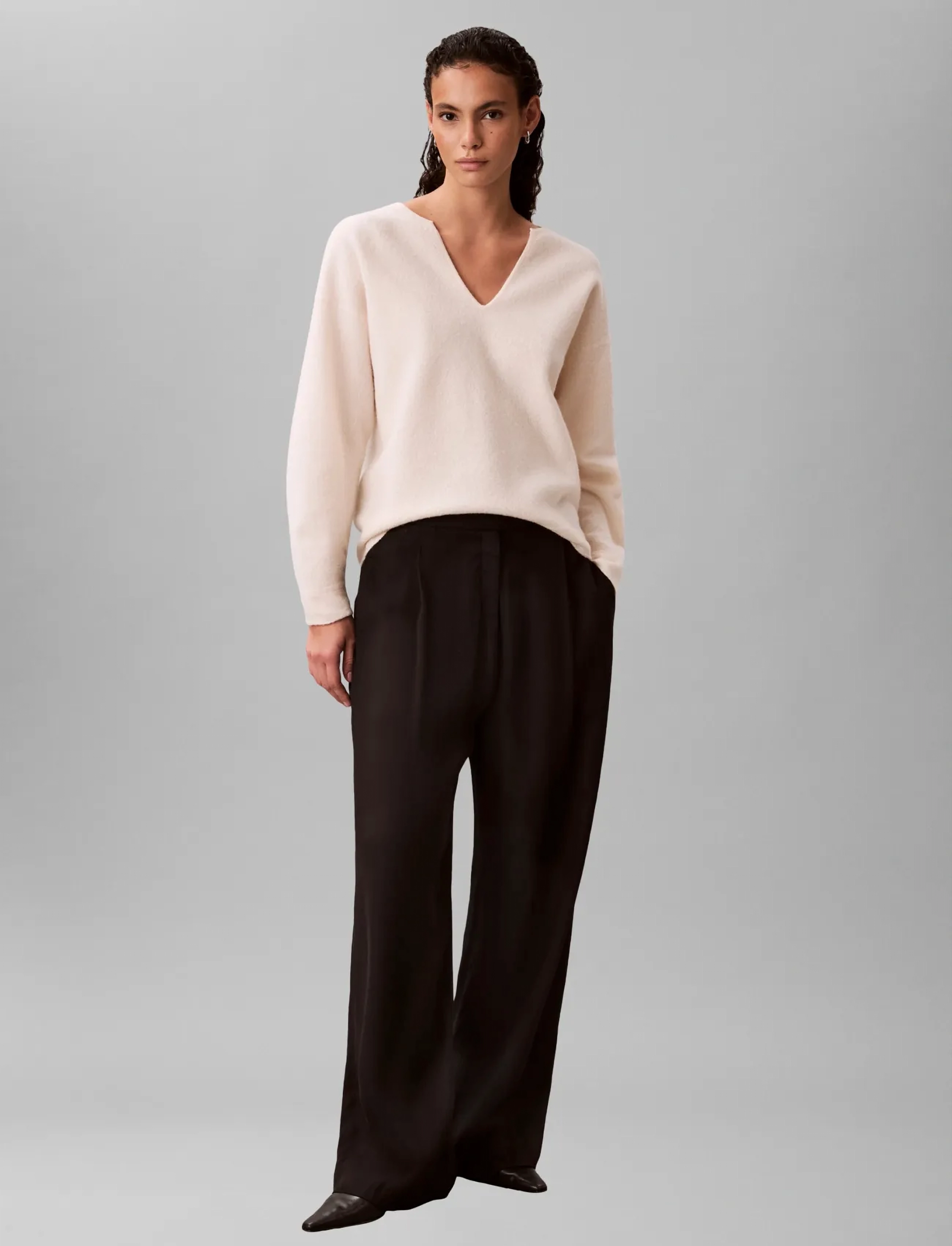 Calvin Klein BOILED WOOL LS V NECK TOP - Knitwear - WHITE GREIGE / cream