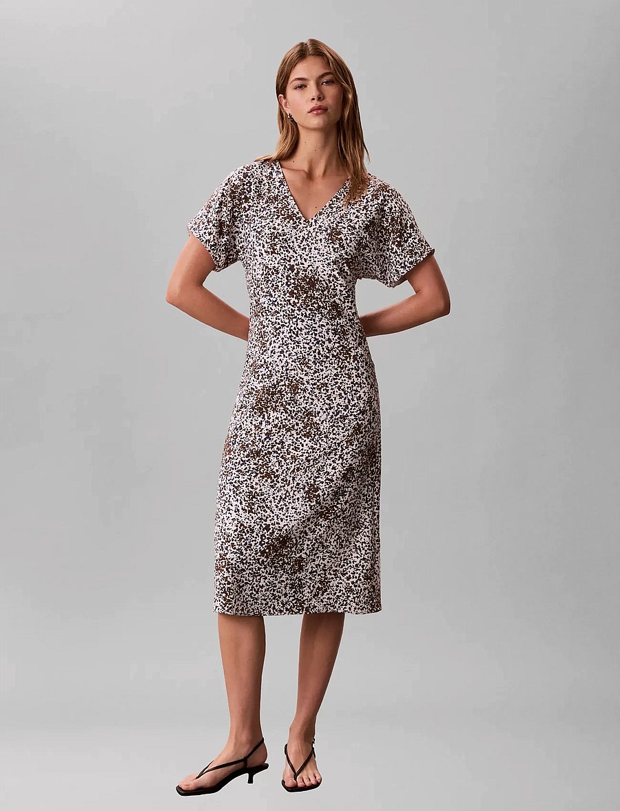 Calvin Klein - PRINTED CREPE V NECK SS MIDI DRE - sommerkleider - sepia flecked animal print - 0