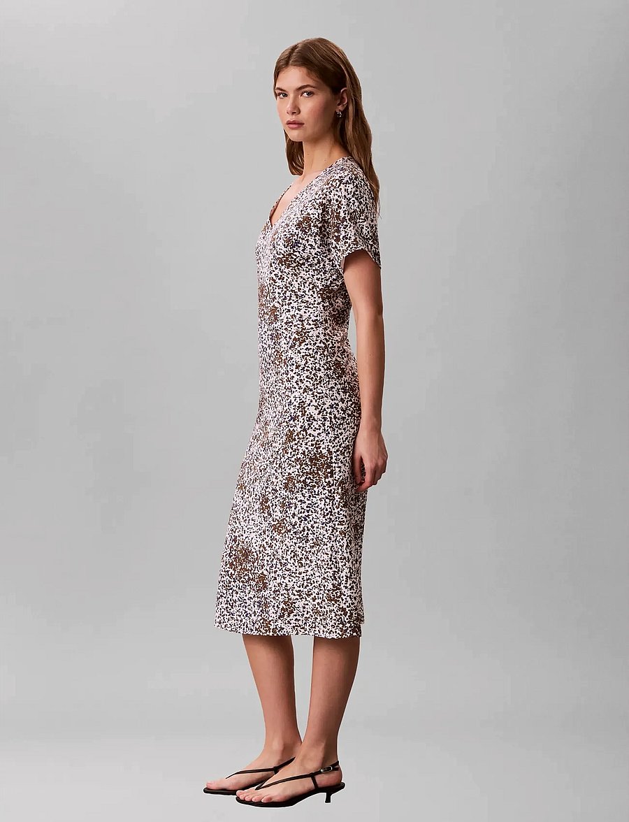 Calvin Klein - PRINTED CREPE V NECK SS MIDI DRE - sommerkleider - sepia flecked animal print - 2