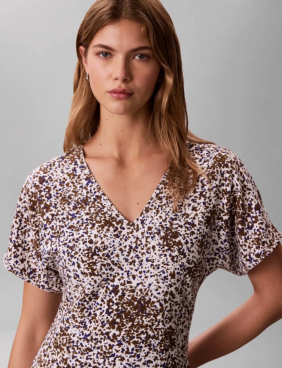 Calvin Klein - PRINTED CREPE V NECK SS MIDI DRE - sommerkleider - sepia flecked animal print - 4