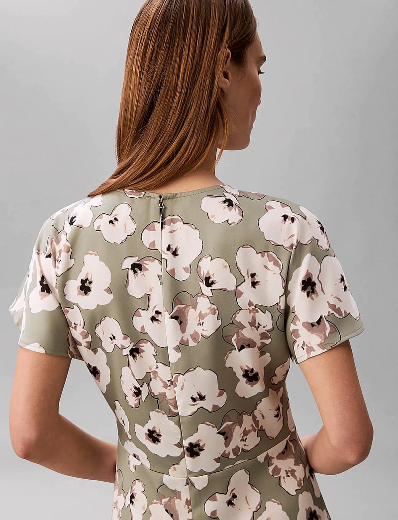 Calvin Klein - MATTE SATIN SS MIDI DRESS - sommerkleider - shadow buttercup floral print - 4