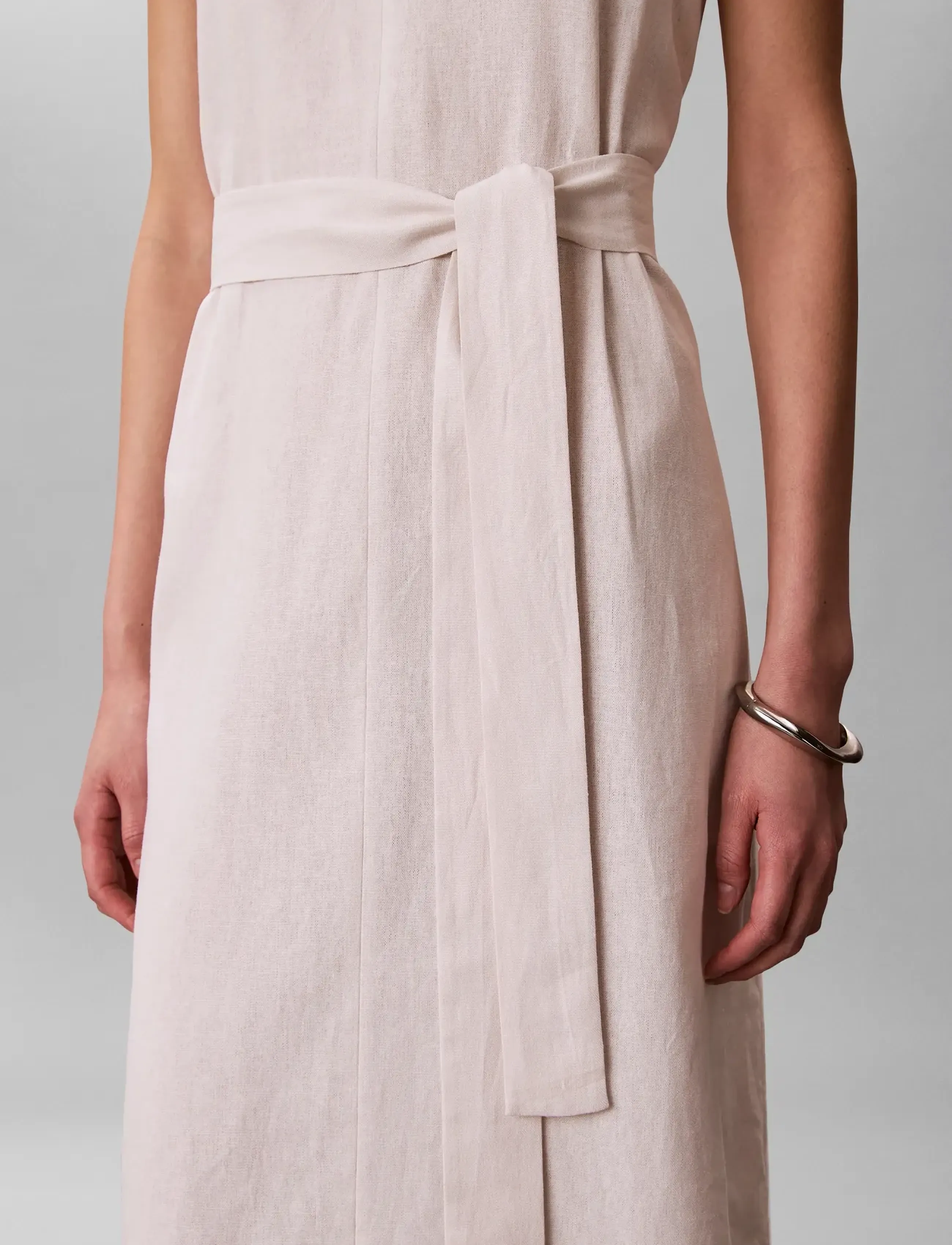 Calvin Klein - LINEN V NECK SLEEVELESS DRESS - sommerkjoler - white sand - 2