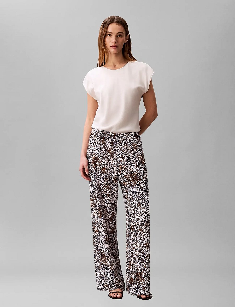 Calvin Klein - PRINTED FIL COUPE PULL ON PANT - hosen mit weitem bein - sepia flecked animal print - 0