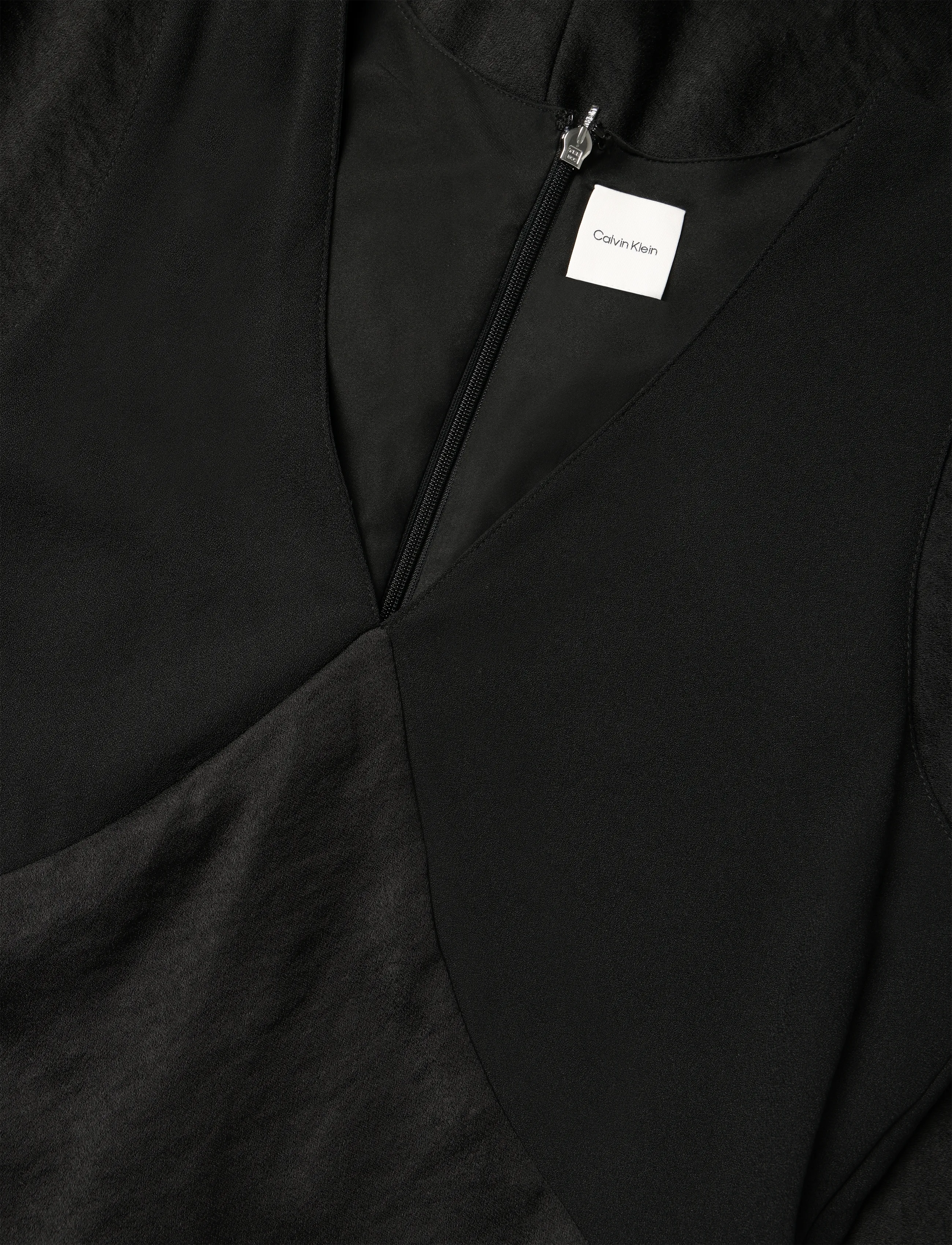 Calvin Klein - CREPE BACK SATIN V NECK MIDI DRE - black - 5
