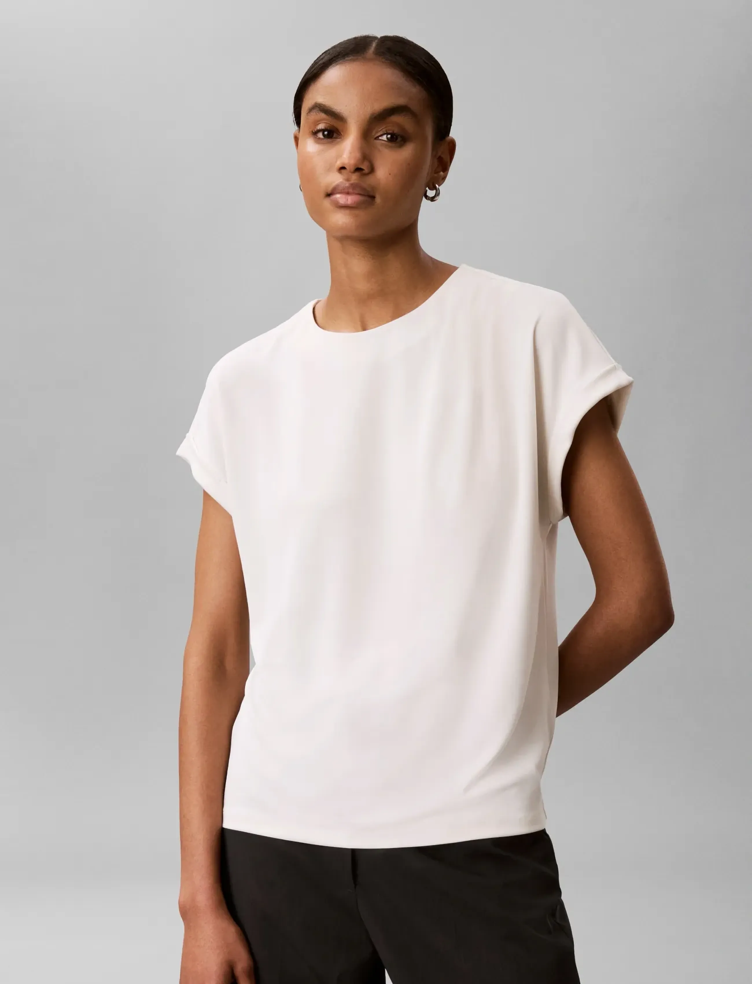 Calvin Klein SS CREPE JERSEY HARDWARE TOP - T-shirts & Tops - TOFU / cream