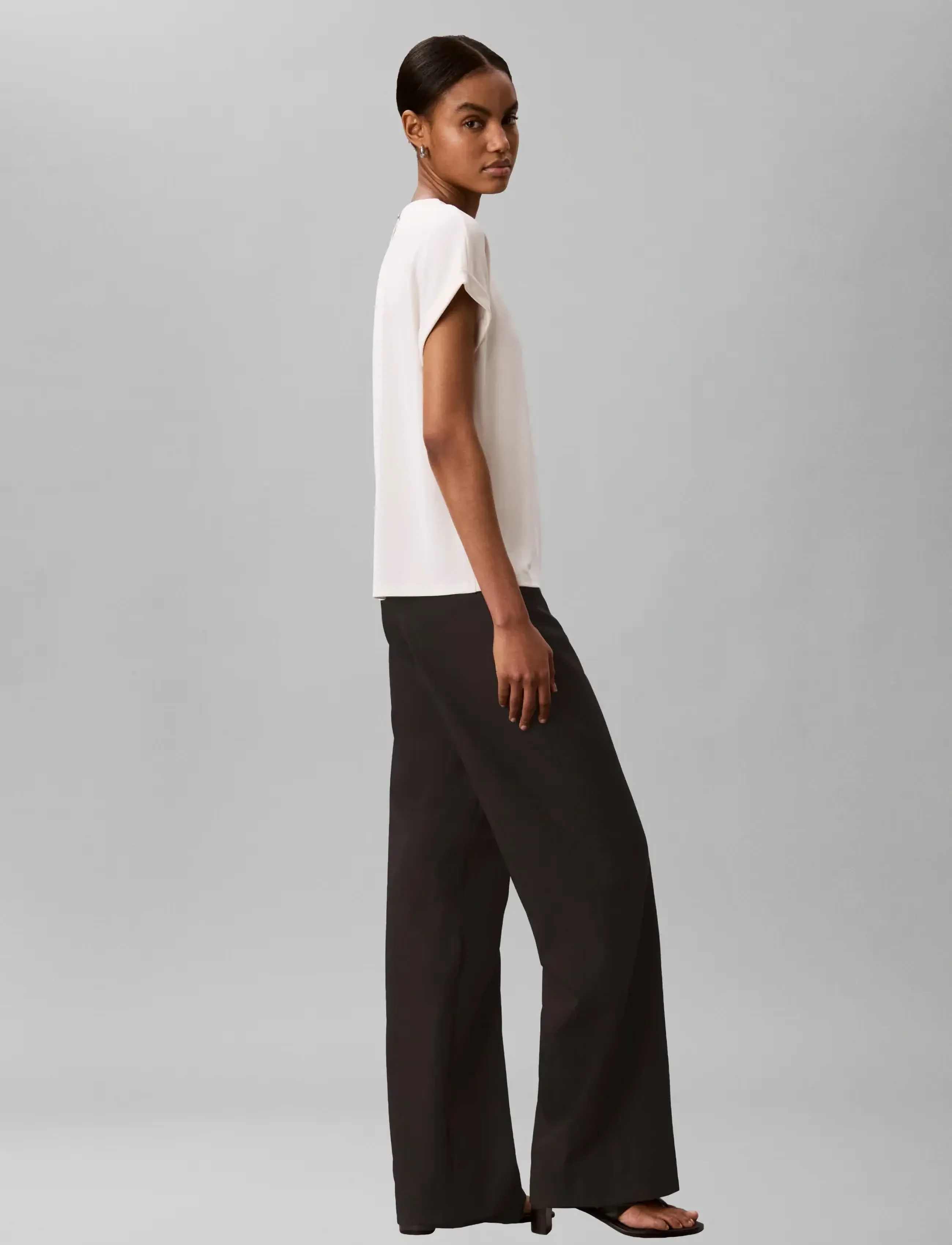Calvin Klein - SS CREPE JERSEY HARDWARE TOP - t-shirts - tofu - 4