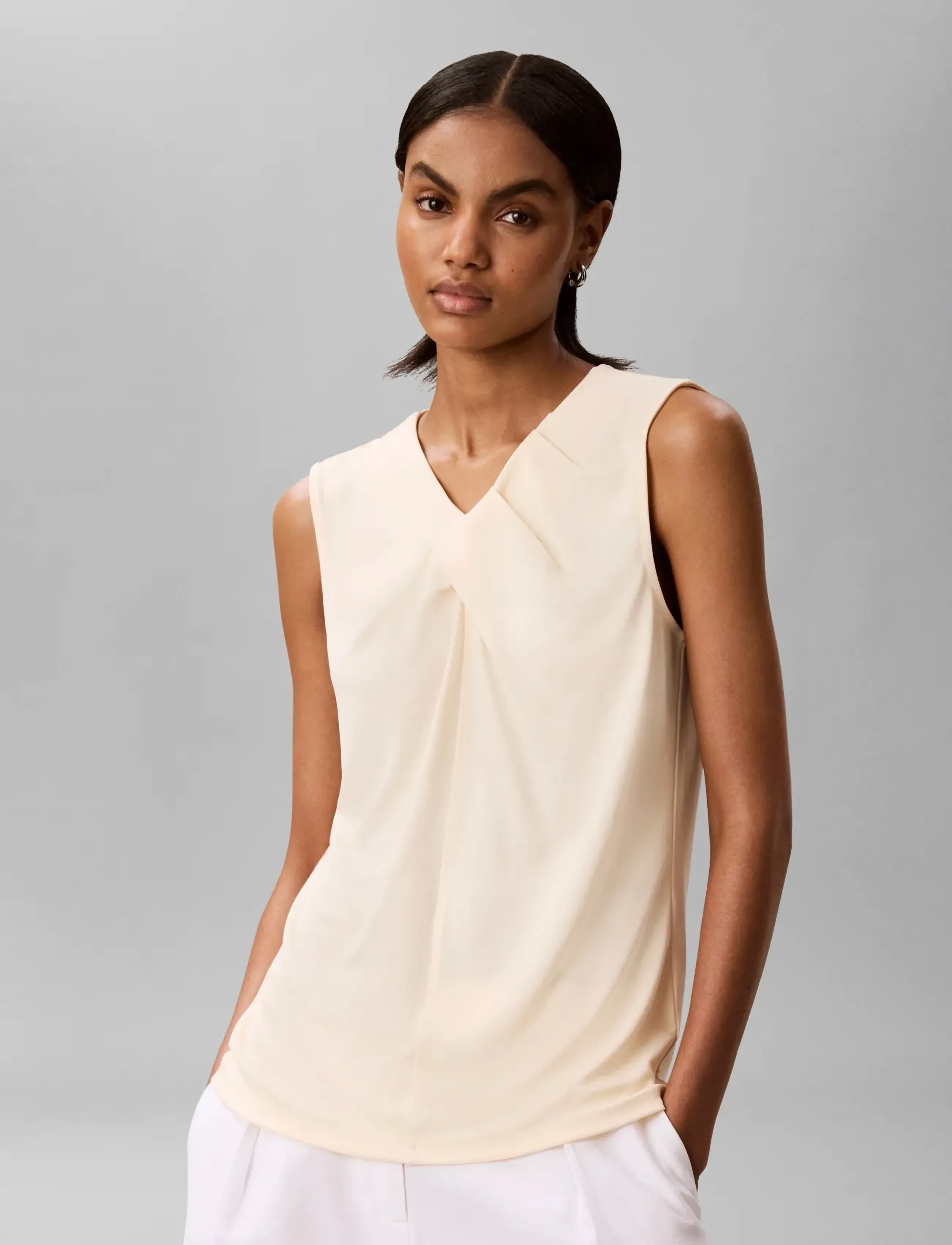 Calvin Klein SL CREPE JERSEY V NK TOP - T-shirts & Toppar - VANILLA CUSTARD / cream