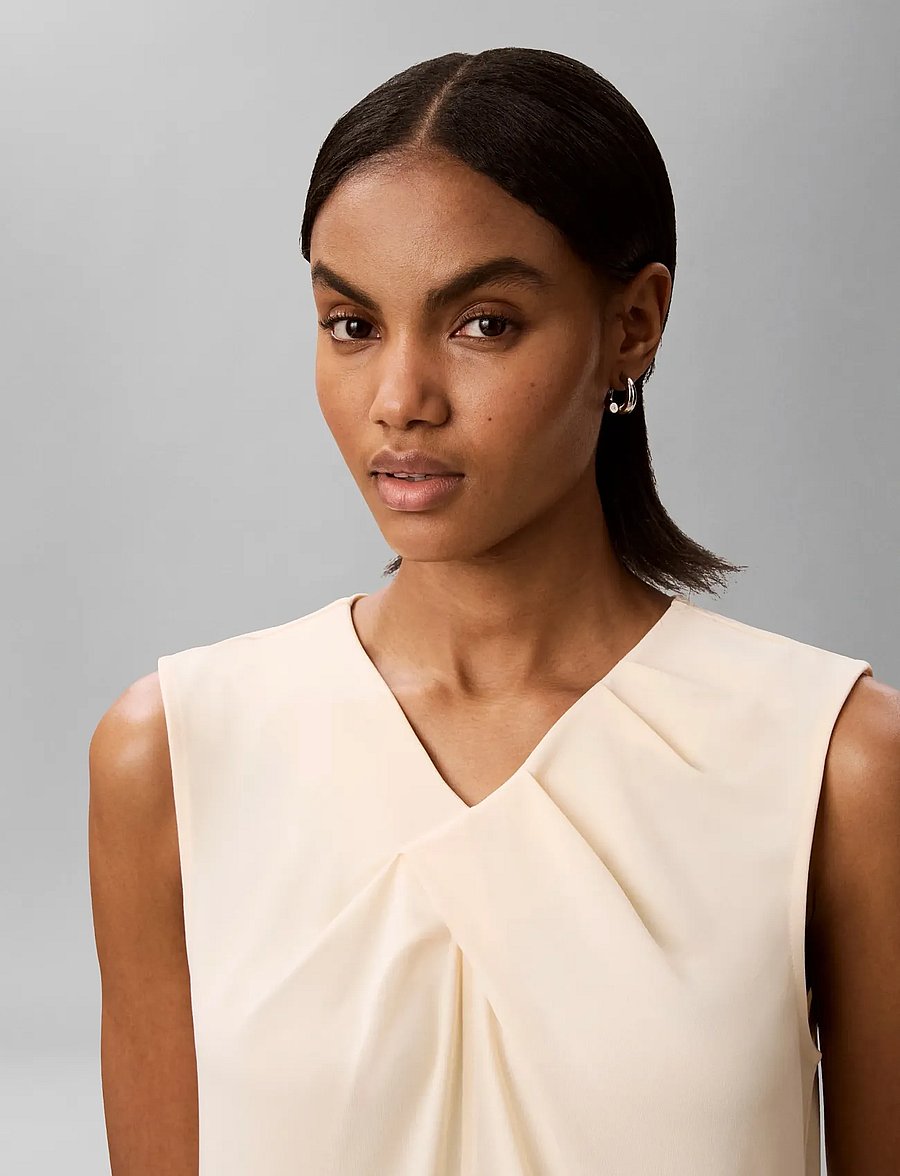 Calvin Klein - SL CREPE JERSEY V NK TOP - tanktops - vanilla custard - 4