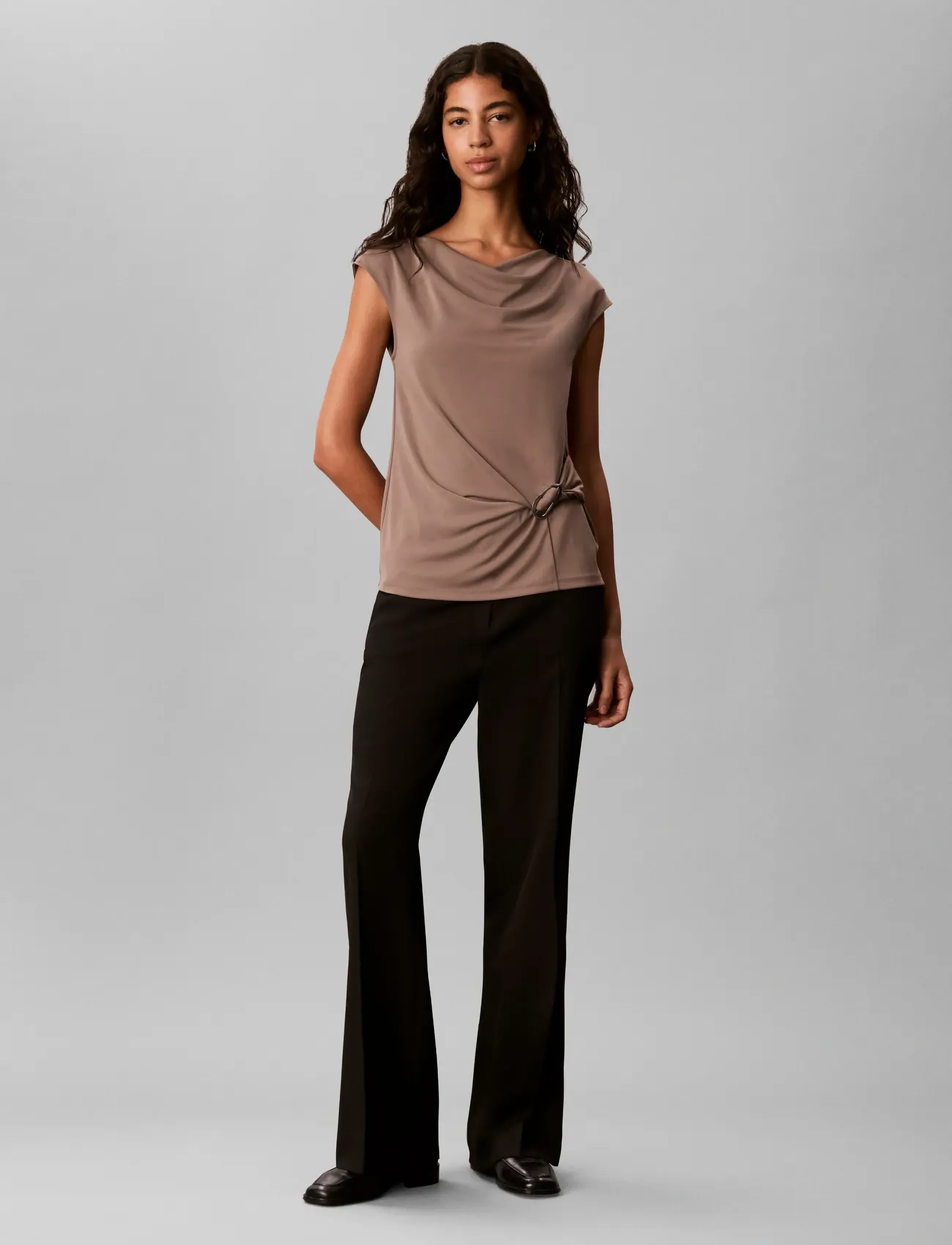 Calvin Klein SS CREPE JERSEY COWL NK HARDWARE - Blusen - IRON / grey