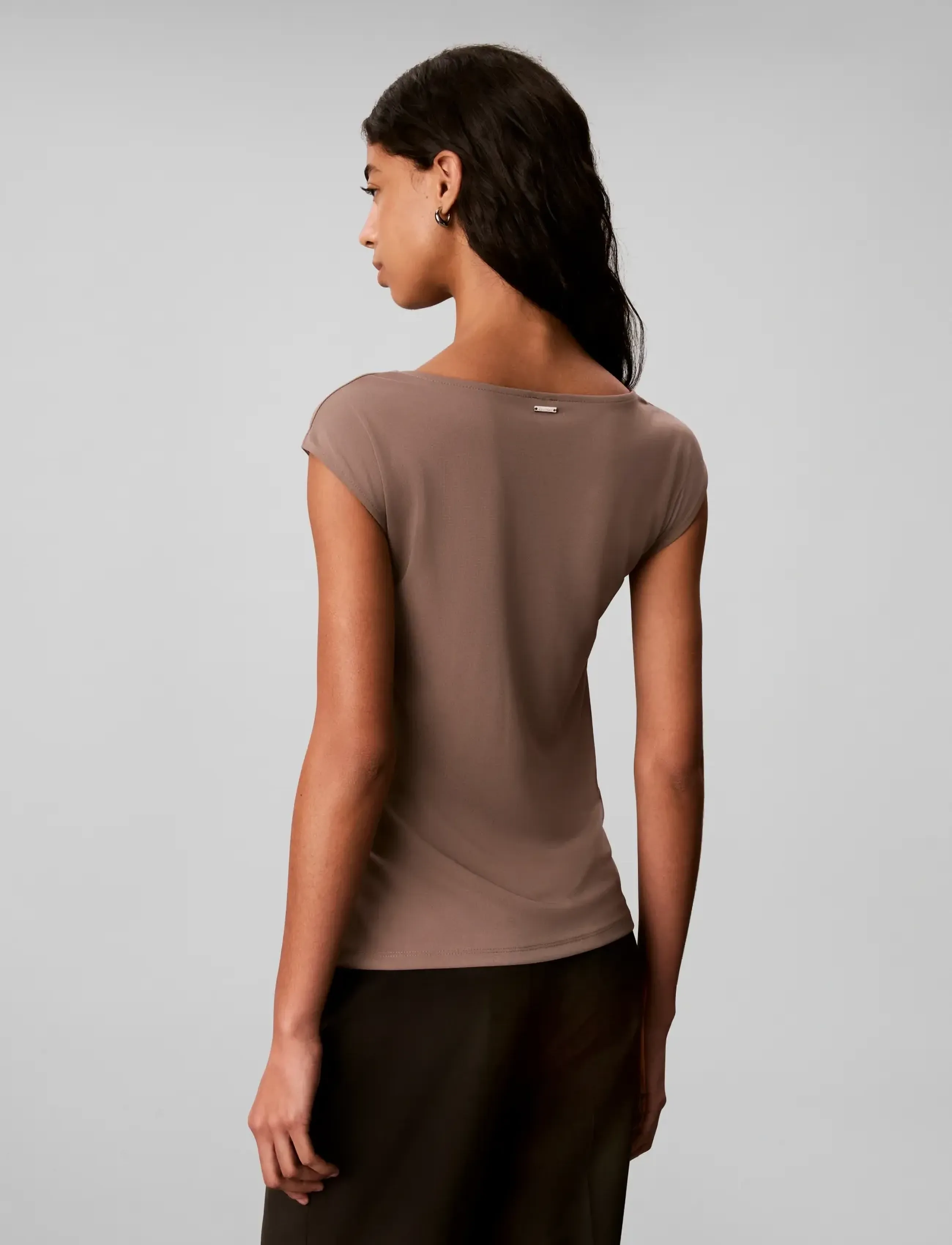 Calvin Klein - SS CREPE JERSEY COWL NK HARDWARE - kurzärmelige blusen - iron - 2