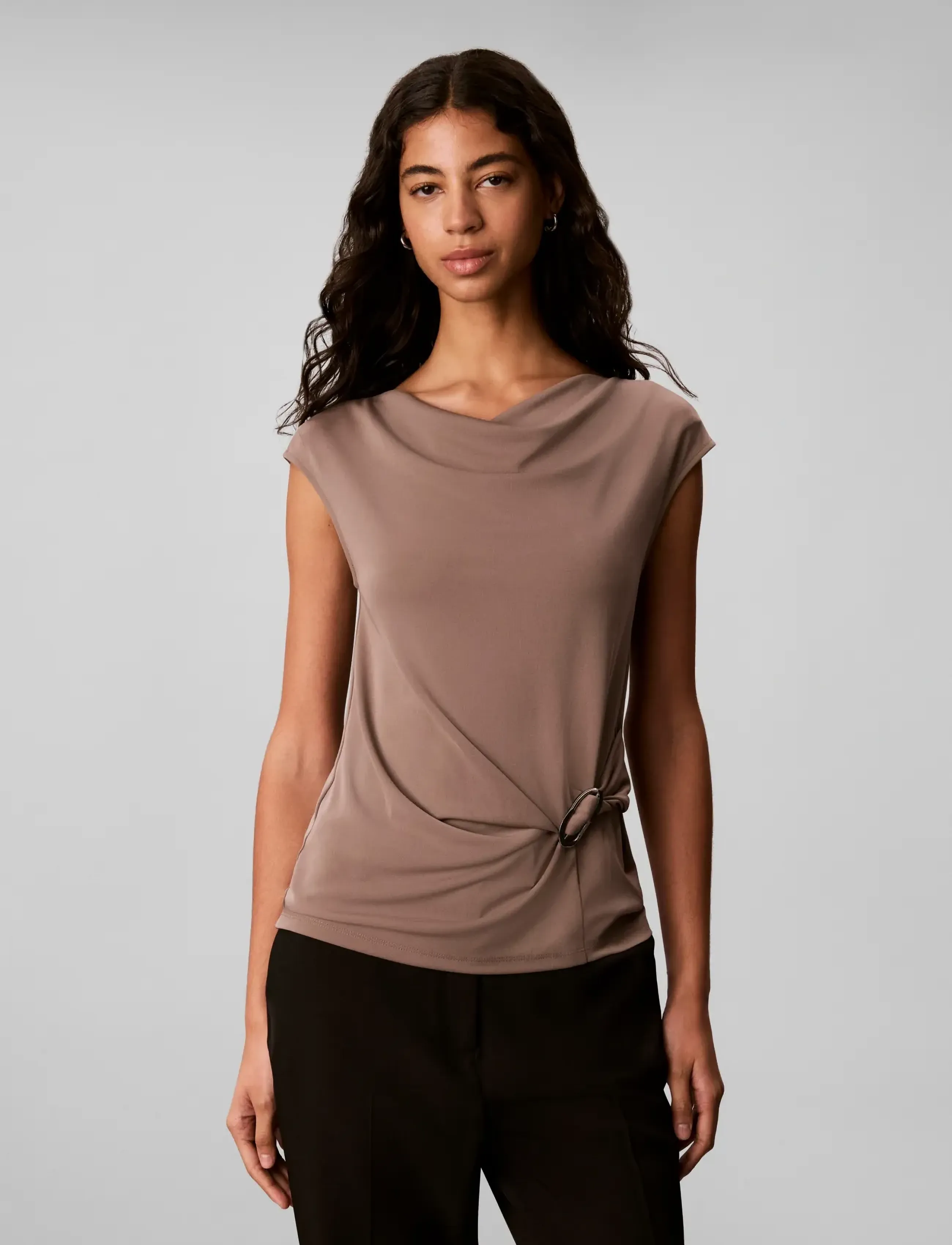 Calvin Klein - SS CREPE JERSEY COWL NK HARDWARE - kurzärmelige blusen - iron - 3