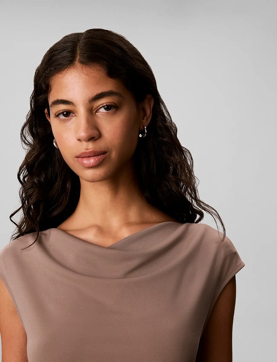 Calvin Klein - SS CREPE JERSEY COWL NK HARDWARE - kurzärmelige blusen - iron - 4