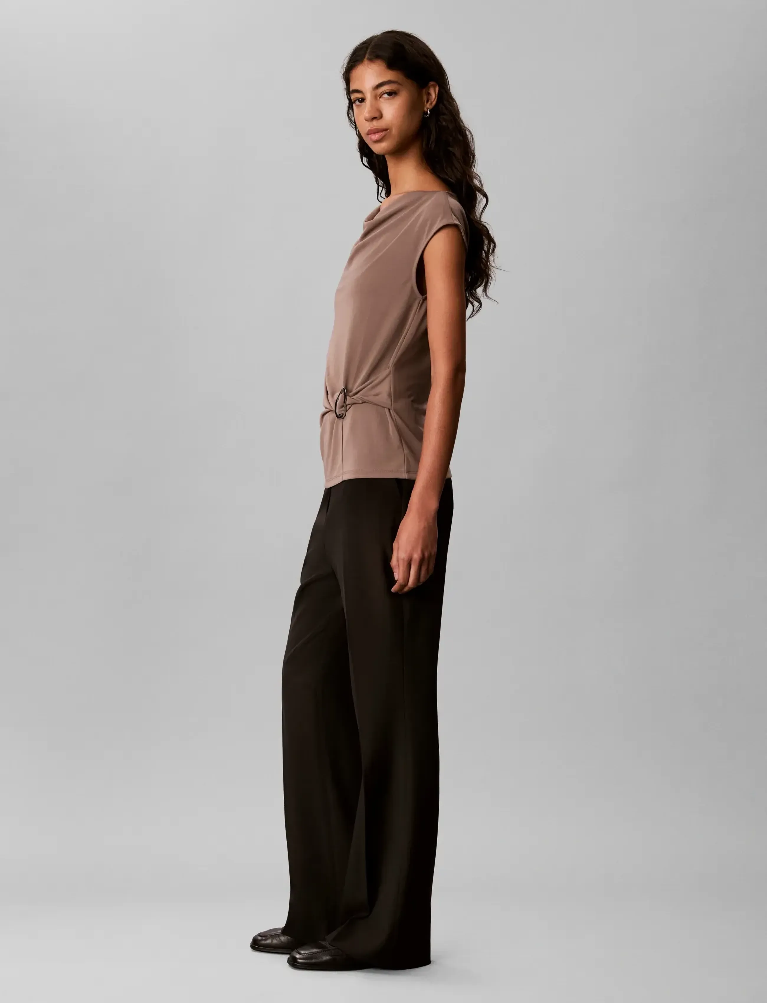 Calvin Klein - SS CREPE JERSEY COWL NK HARDWARE - kurzärmelige blusen - iron - 5