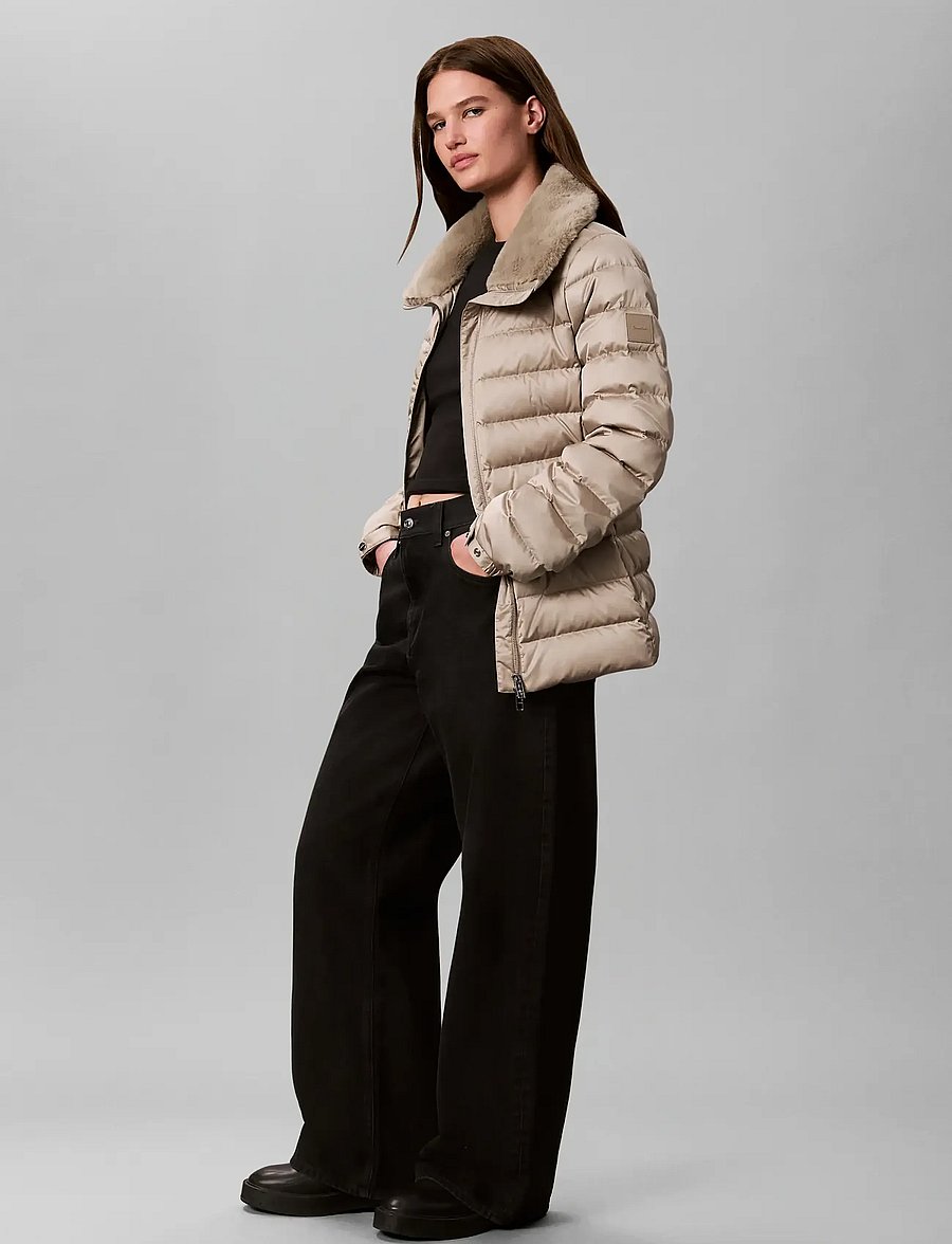 Calvin Klein - SATIN LW SHORT PUFFER WITH FUR - winterjacken - crockery - 5