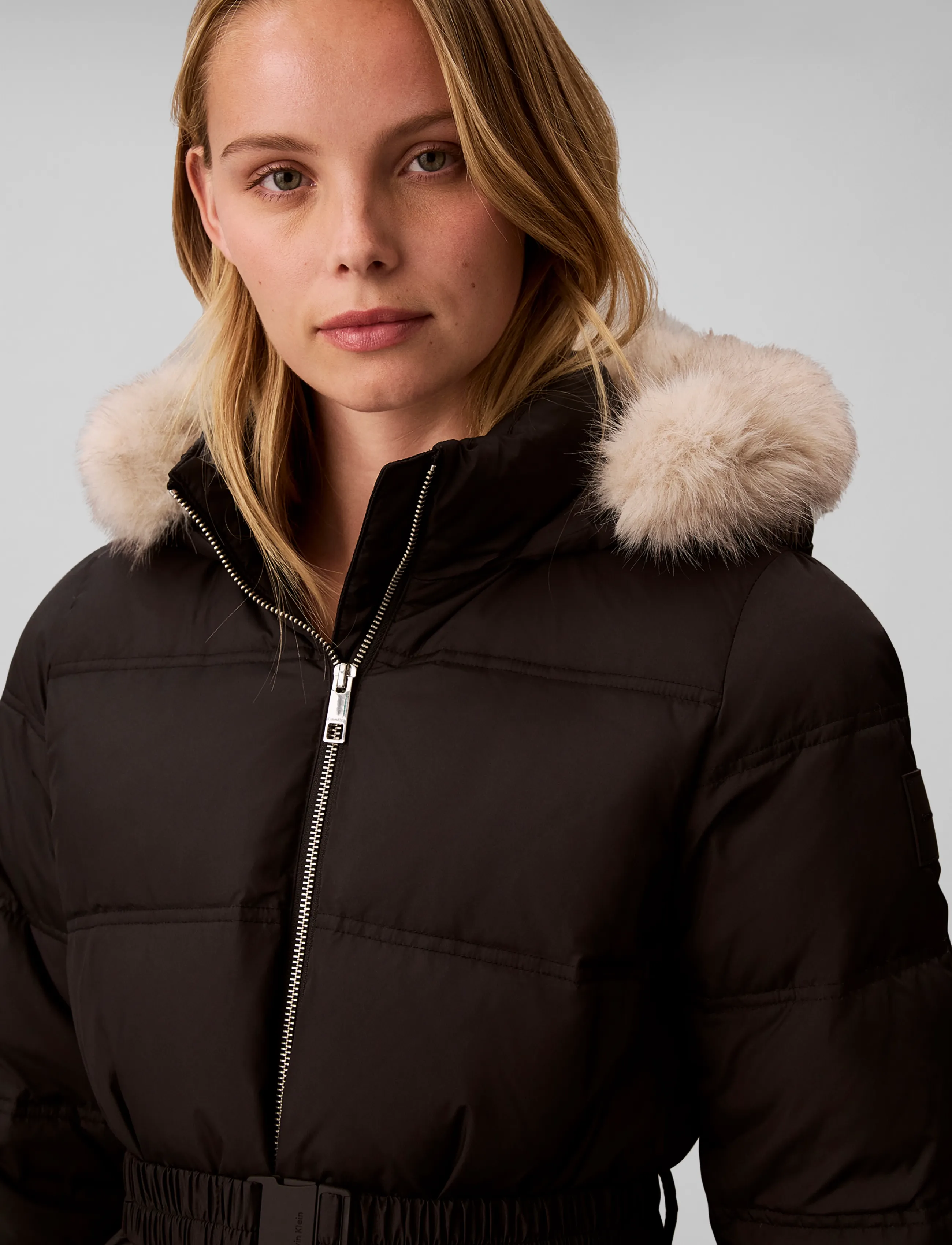 Calvin Klein - MATTE MW BELTED SHORT PUFFER WIT - black - 4
