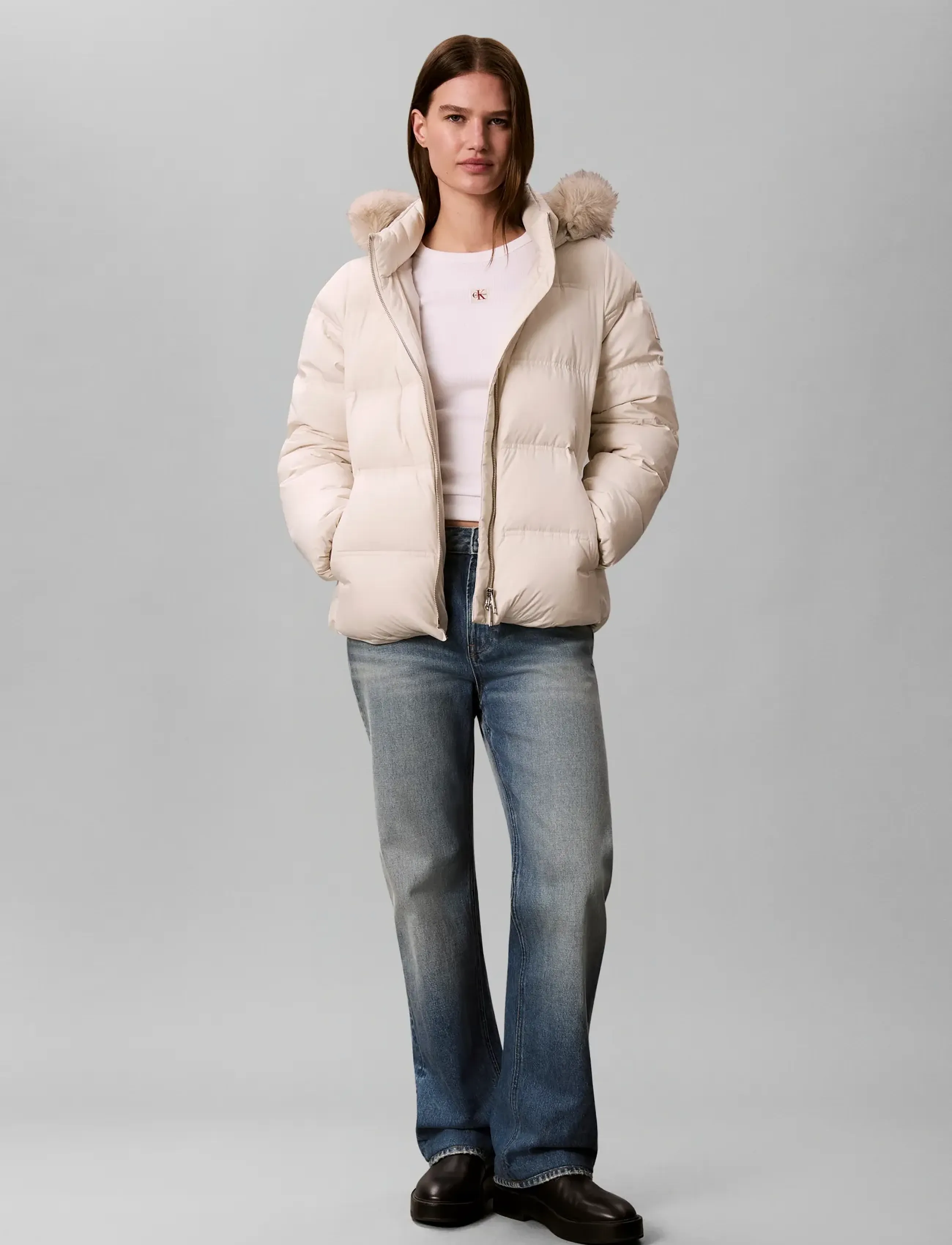 Calvin Klein MATTE MW BELTED SHORT PUFFER WIT - Kleidung - CHALK / cream