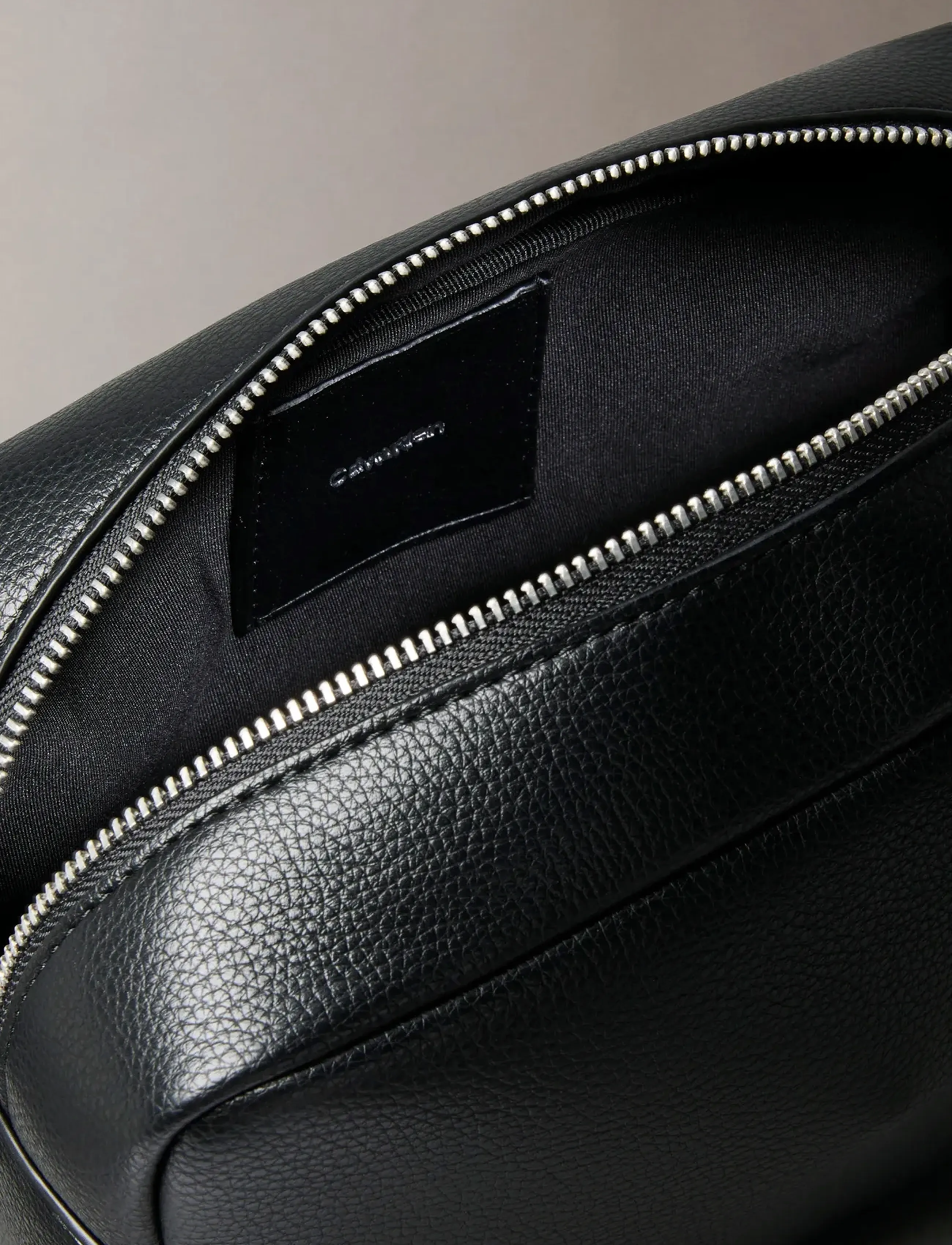 Calvin Klein - WEBBING STRAP DOPP KIT - black - 3