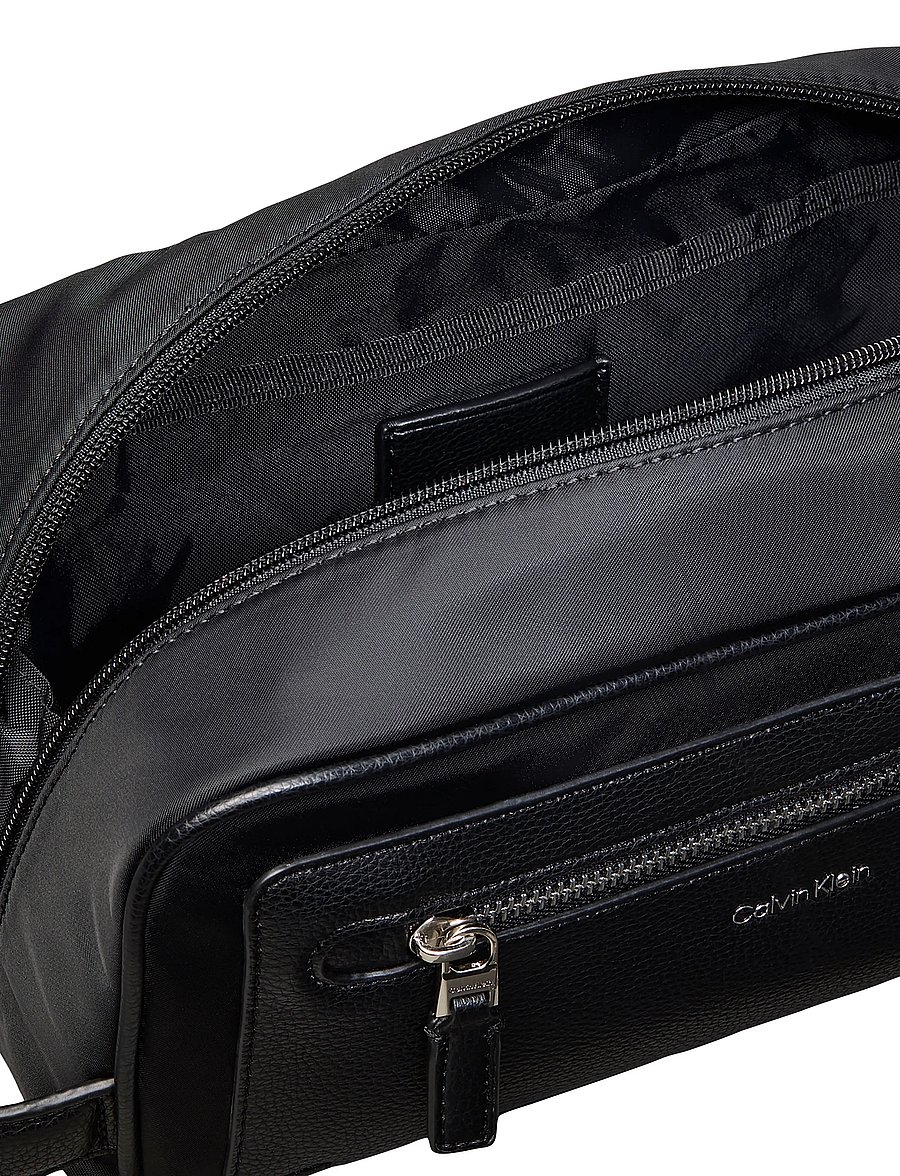 Calvin Klein - SSNL RAISED LOGO DOPP KIT - toiletartikler - black - 2