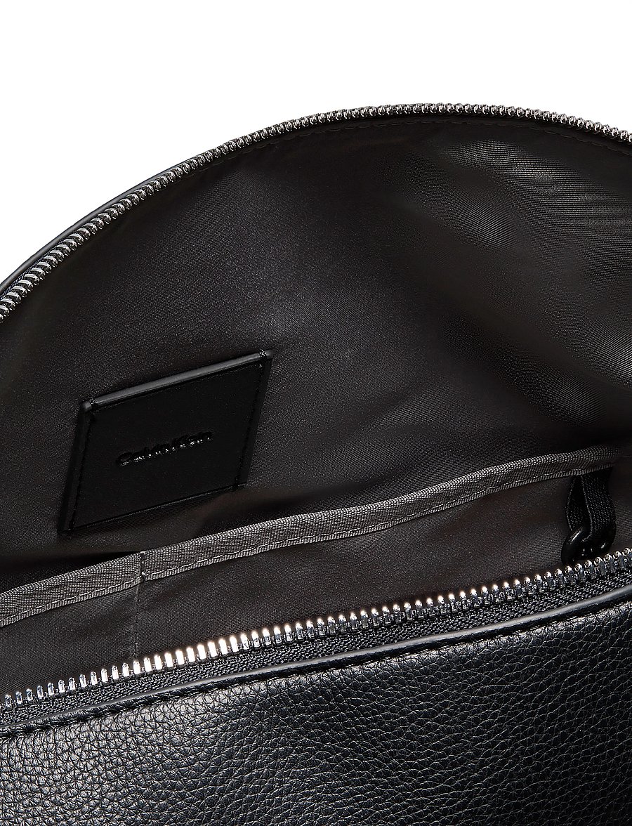 Calvin Klein - RAISED DUFFLE - reisetaschen - black - 4