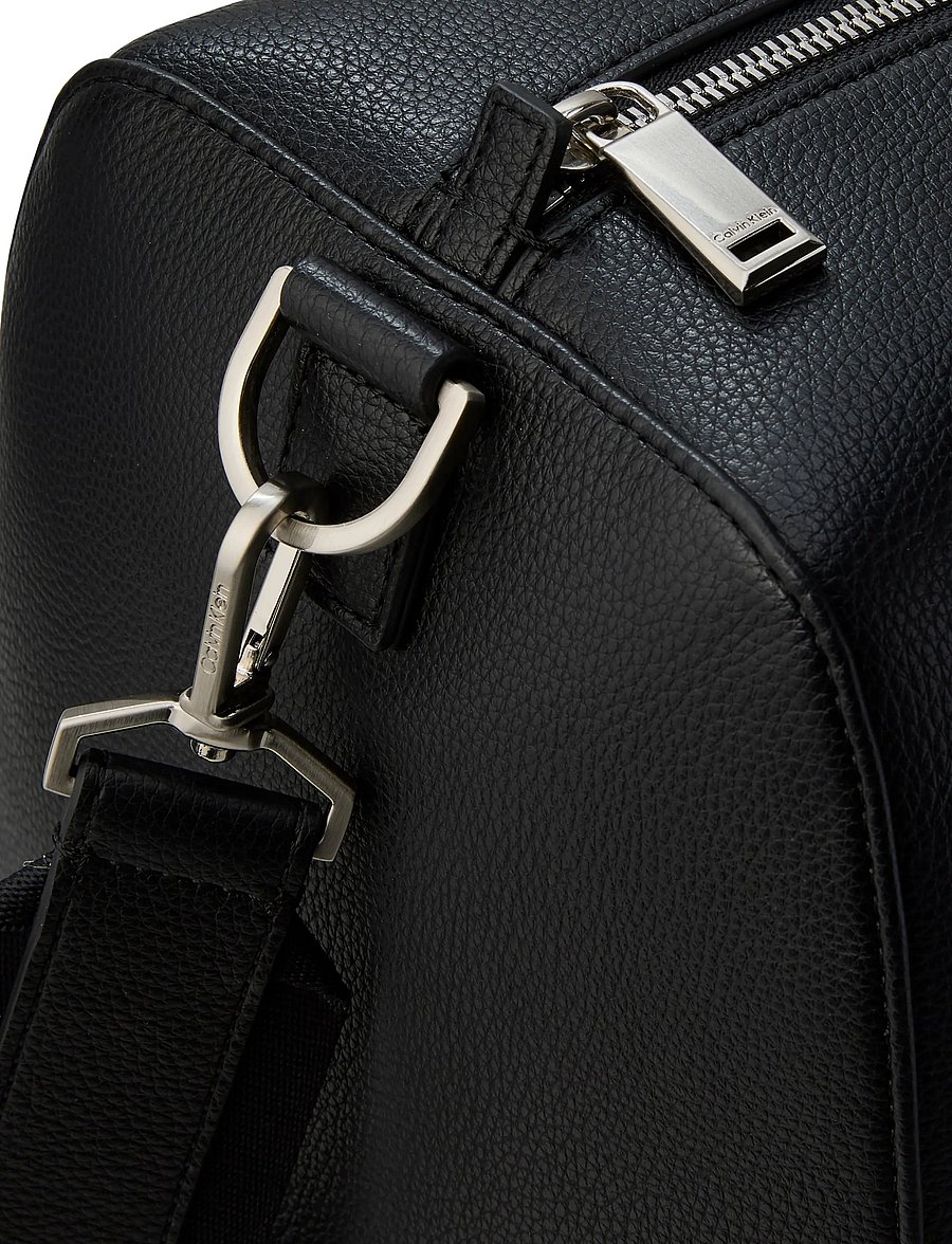 Calvin Klein - RAISED DUFFLE - reisetaschen - black - 5